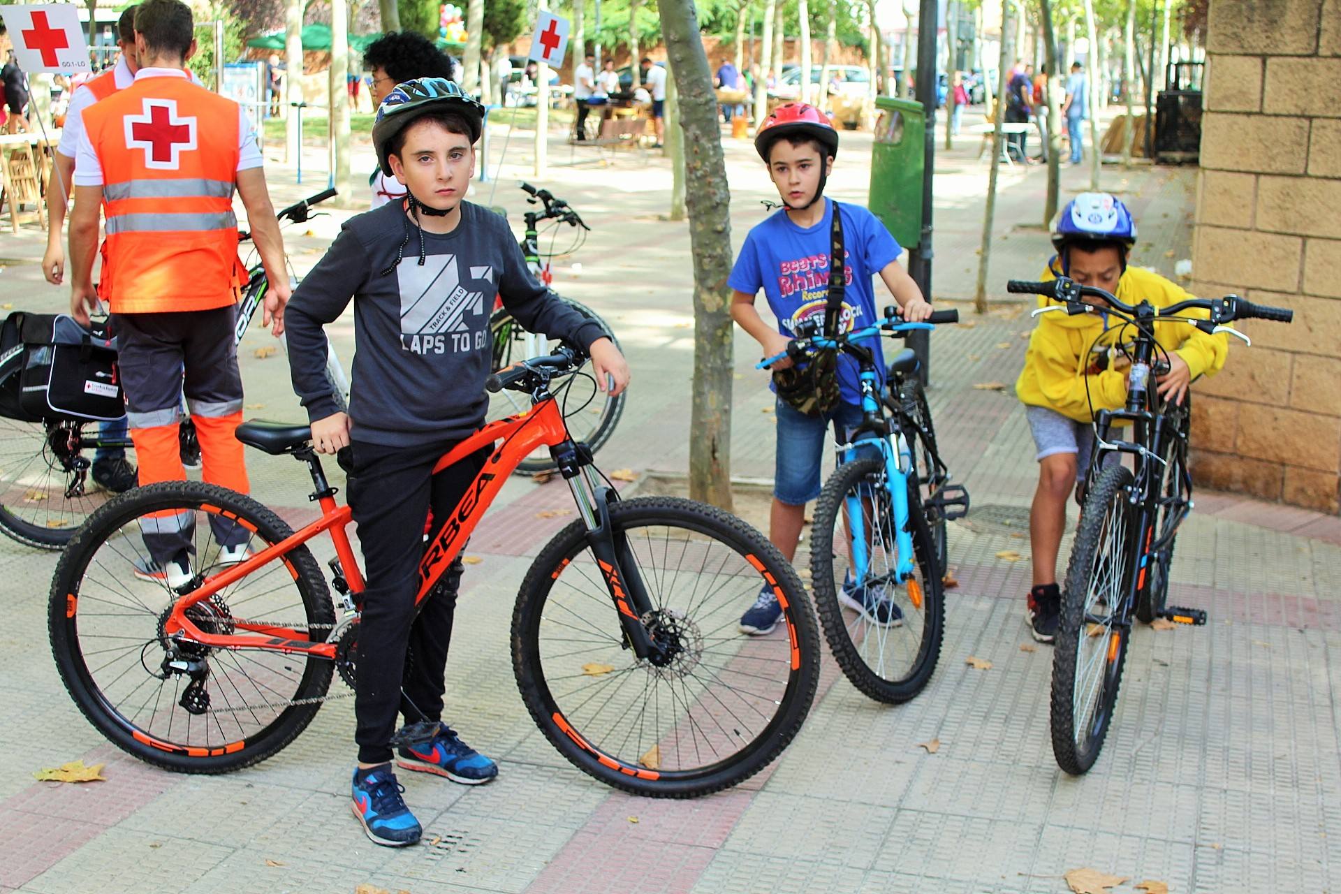 Reunió a vecinos y seguidores de la ciclista en la cita dominical de las fiestas del barrio logroñés Varea