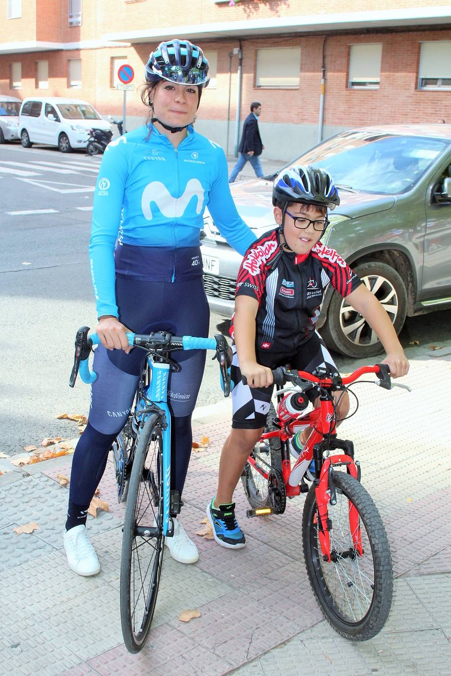 Reunió a vecinos y seguidores de la ciclista en la cita dominical de las fiestas del barrio logroñés Varea