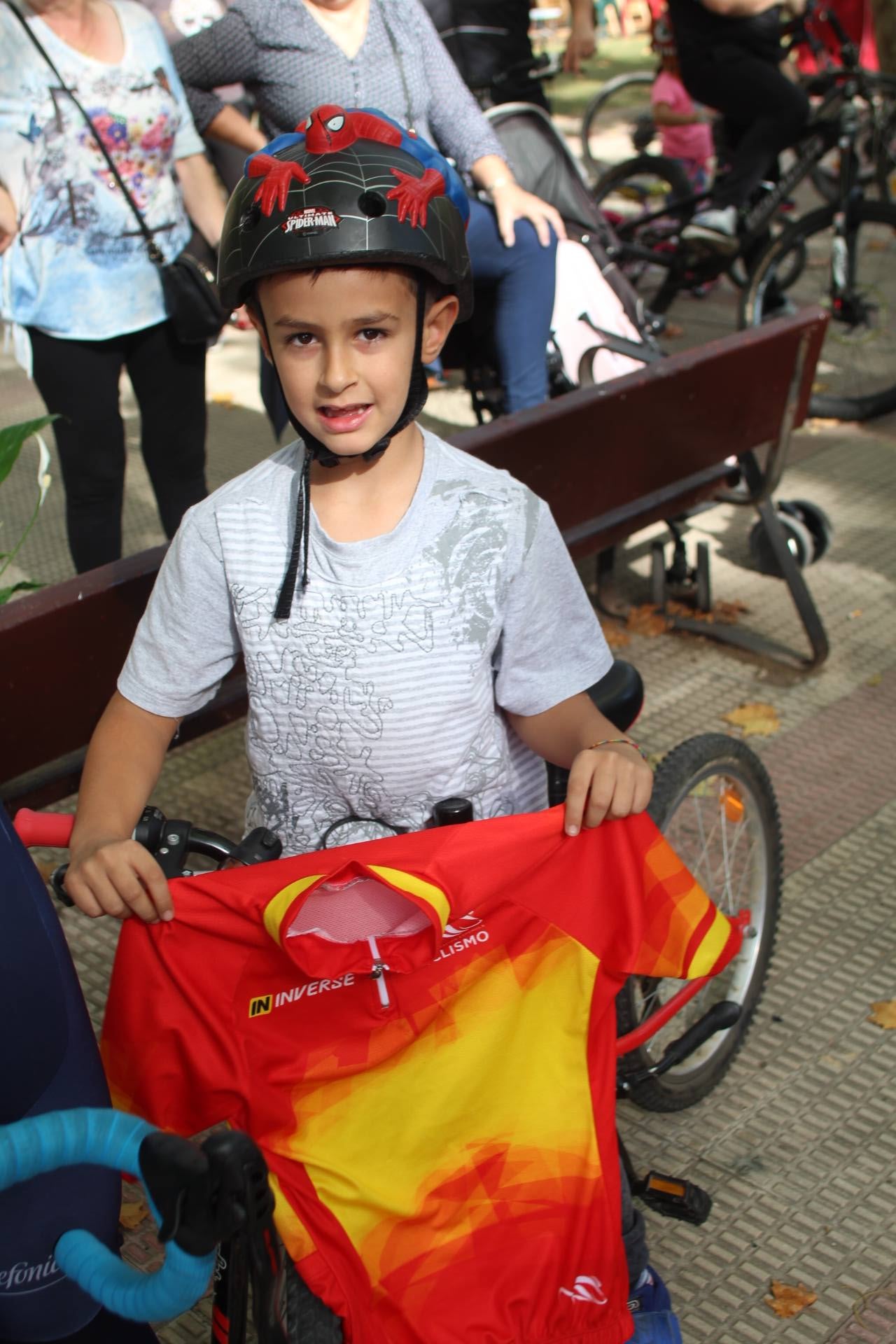 Reunió a vecinos y seguidores de la ciclista en la cita dominical de las fiestas del barrio logroñés Varea