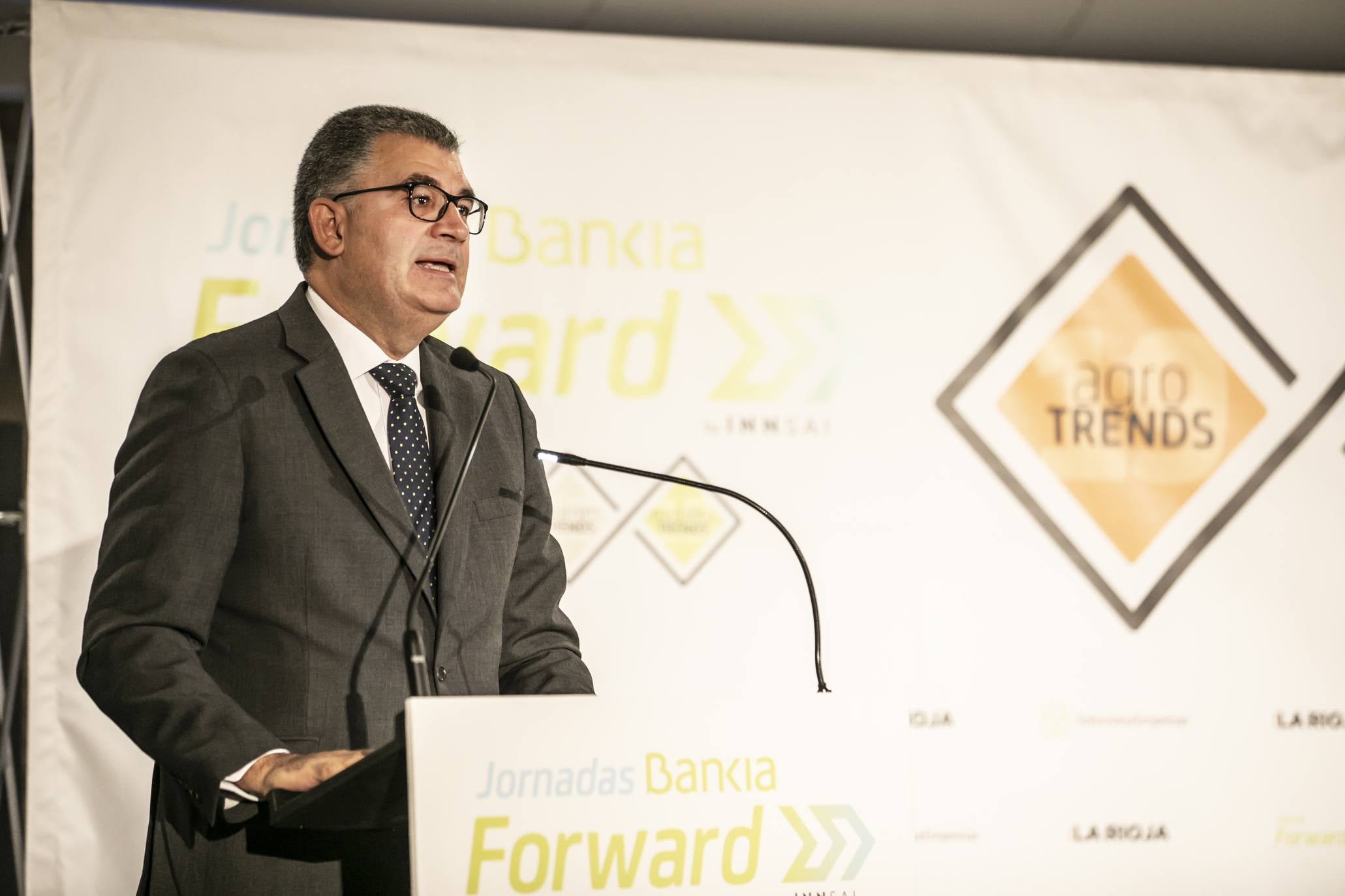 El CEO de la consultora de estrategia corporativa Innsai, Jesús Navarro, ha explicado en Logroño las tendencias innovadoras de futuro en la agricultura, dentro de la Jornada Bankia Forward que ha organizado Diario LA RIOJA en Bodegas Franco-Españolas.