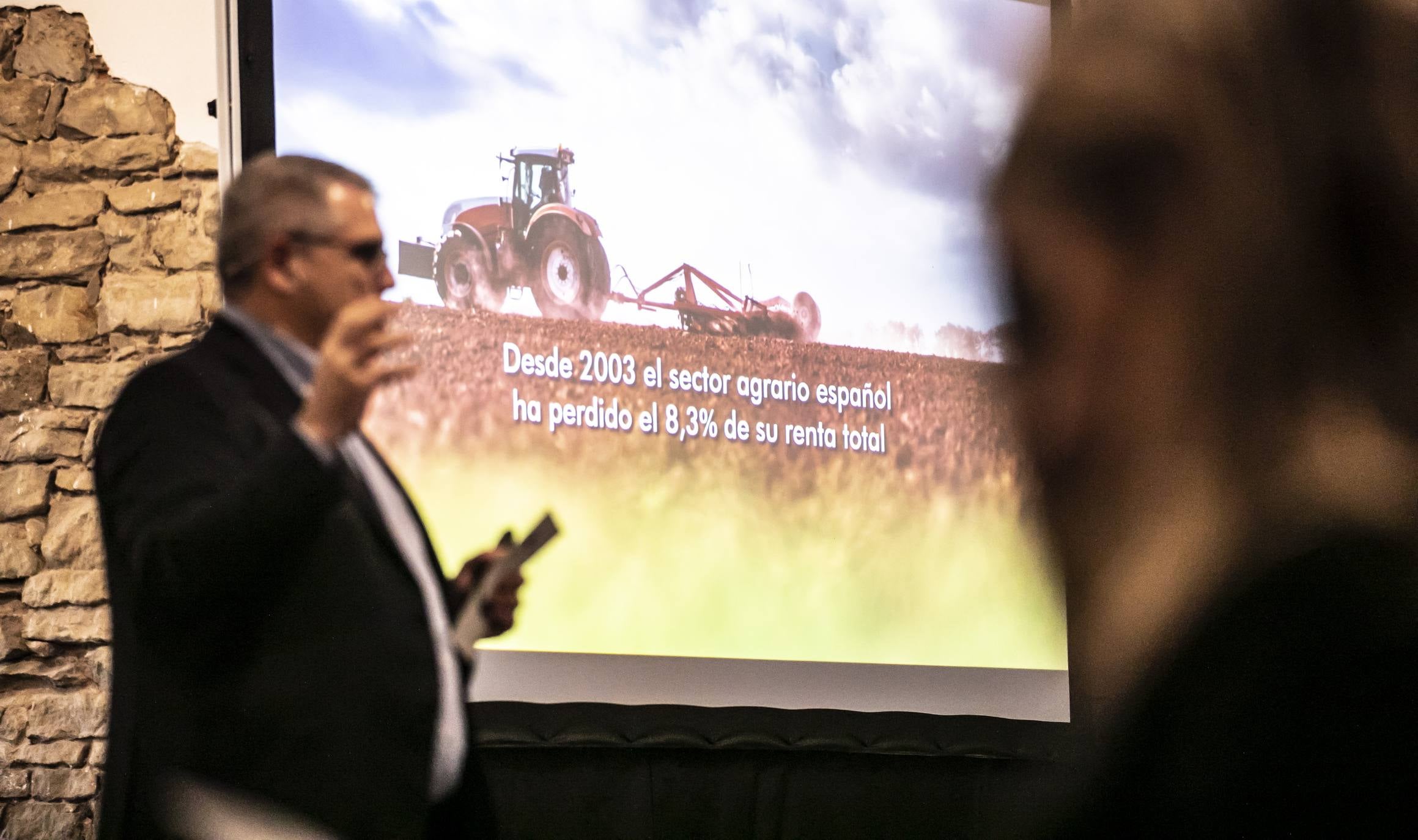 El CEO de la consultora de estrategia corporativa Innsai, Jesús Navarro, ha explicado en Logroño las tendencias innovadoras de futuro en la agricultura, dentro de la Jornada Bankia Forward que ha organizado Diario LA RIOJA en Bodegas Franco-Españolas.