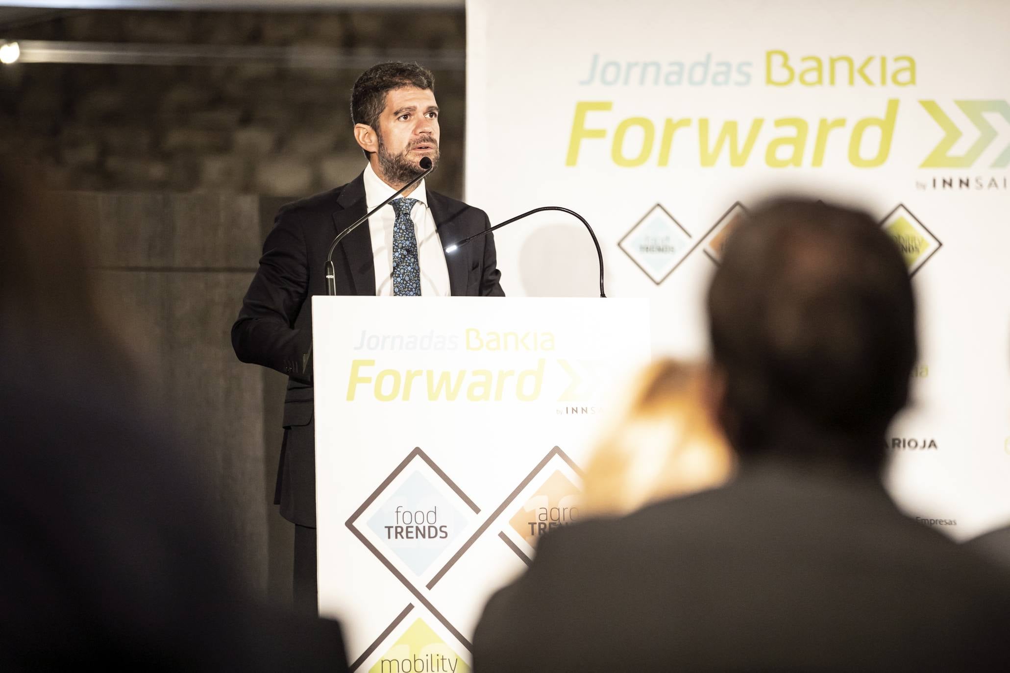 El CEO de la consultora de estrategia corporativa Innsai, Jesús Navarro, ha explicado en Logroño las tendencias innovadoras de futuro en la agricultura, dentro de la Jornada Bankia Forward que ha organizado Diario LA RIOJA en Bodegas Franco-Españolas.