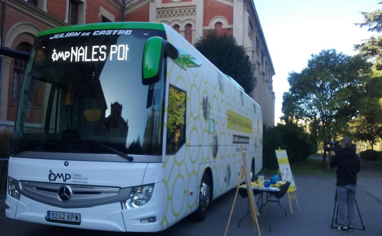 El autobús, está mañana, antes de dirigirse a la Fuente de Murrieta.