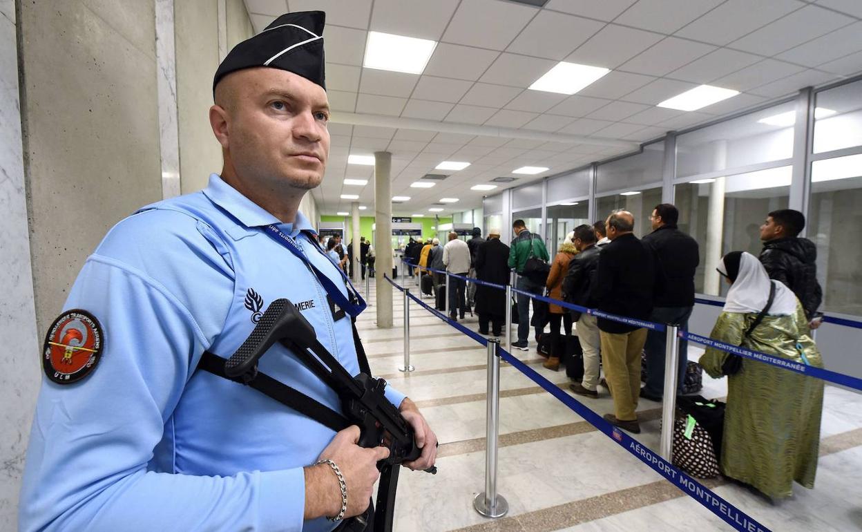 París se mantiene en alerta por la fuga de yihadistas franceses de los campos kurdos