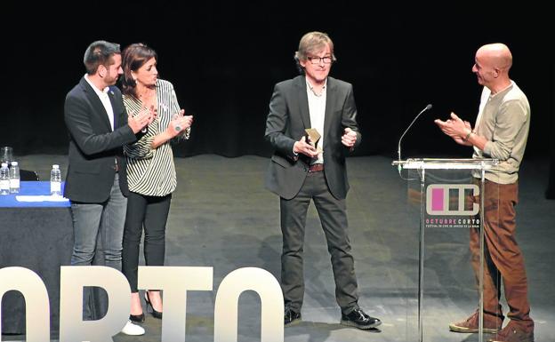 Bernardo Sánchez, al recibir el premio. 