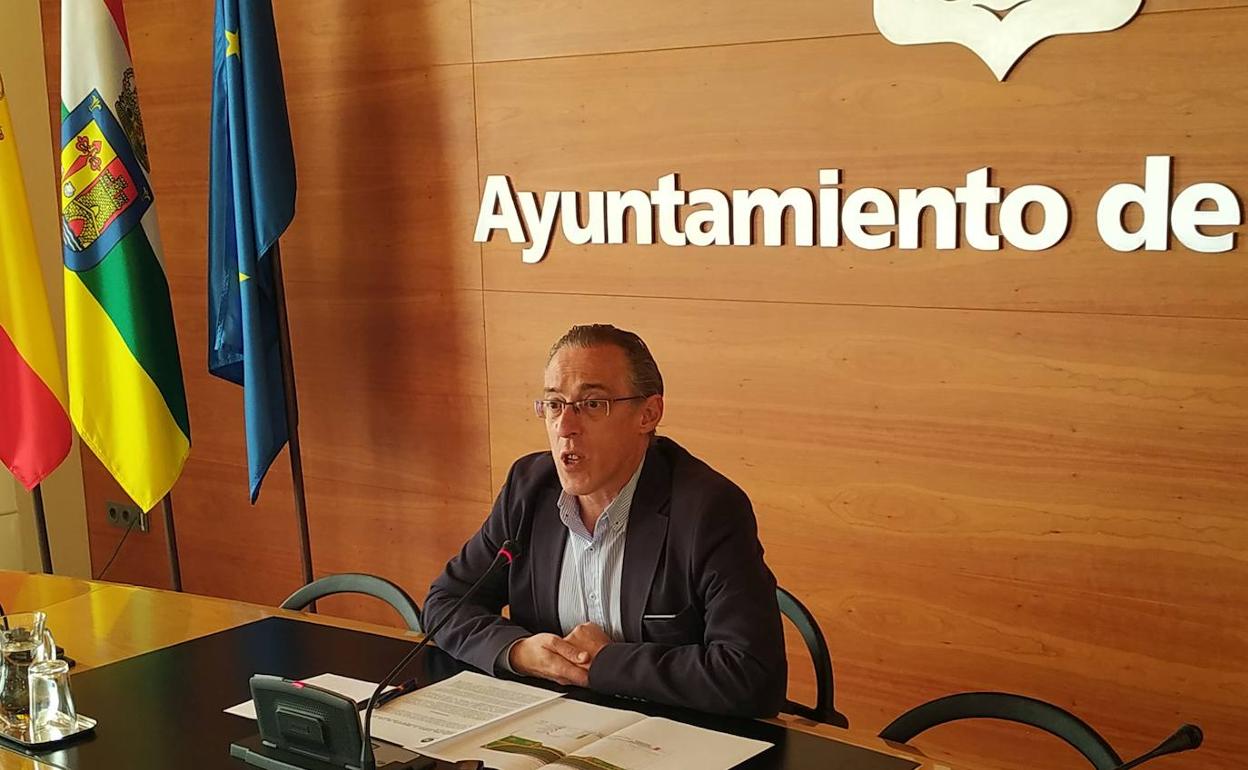 Ángel Sáinz Yangüela, este lunes, explica la moción relativa al parque Juan Gispert