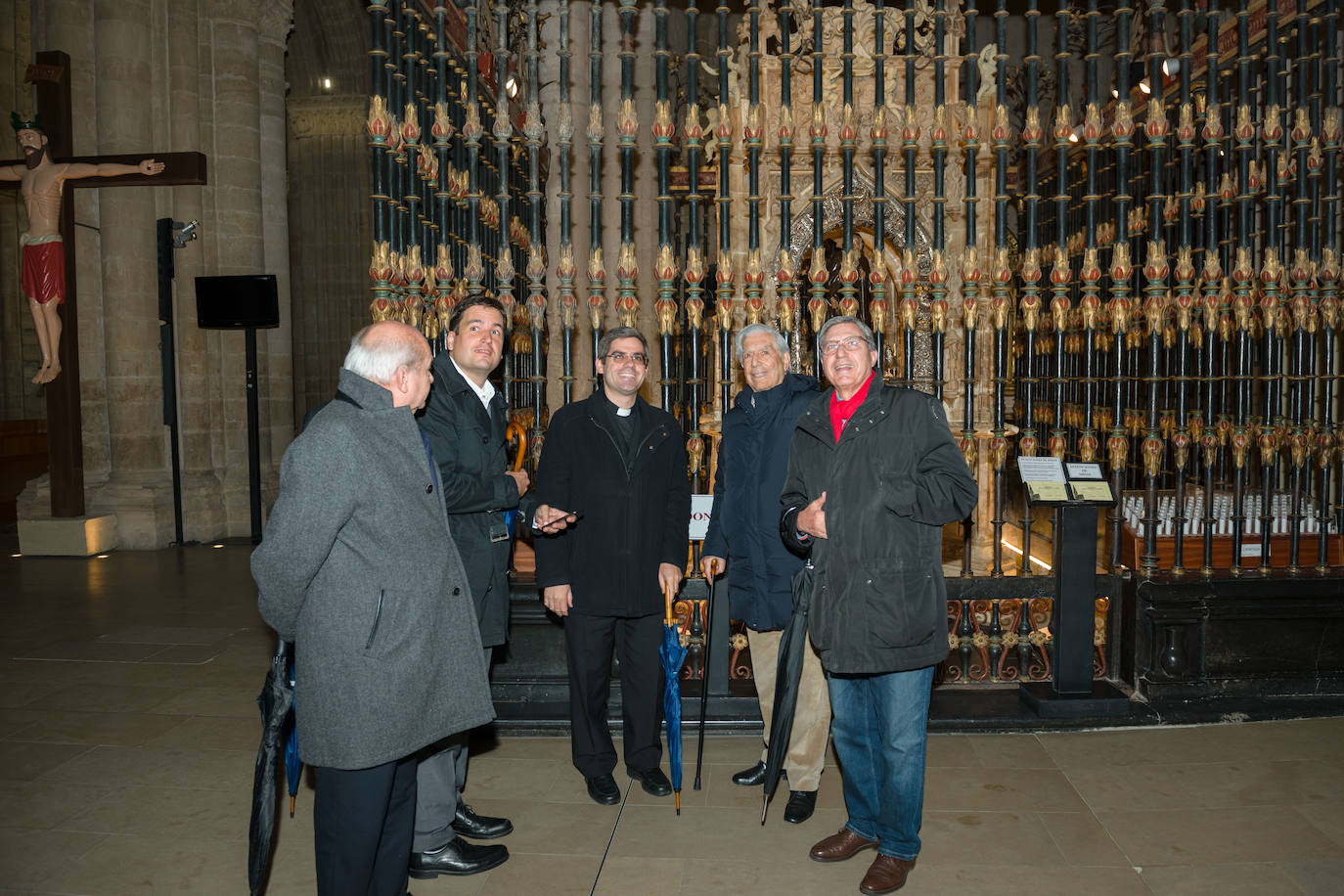 Vargas Llosa ha visitado la Catedral de El Salvador en Santo Domingo de La Calzada