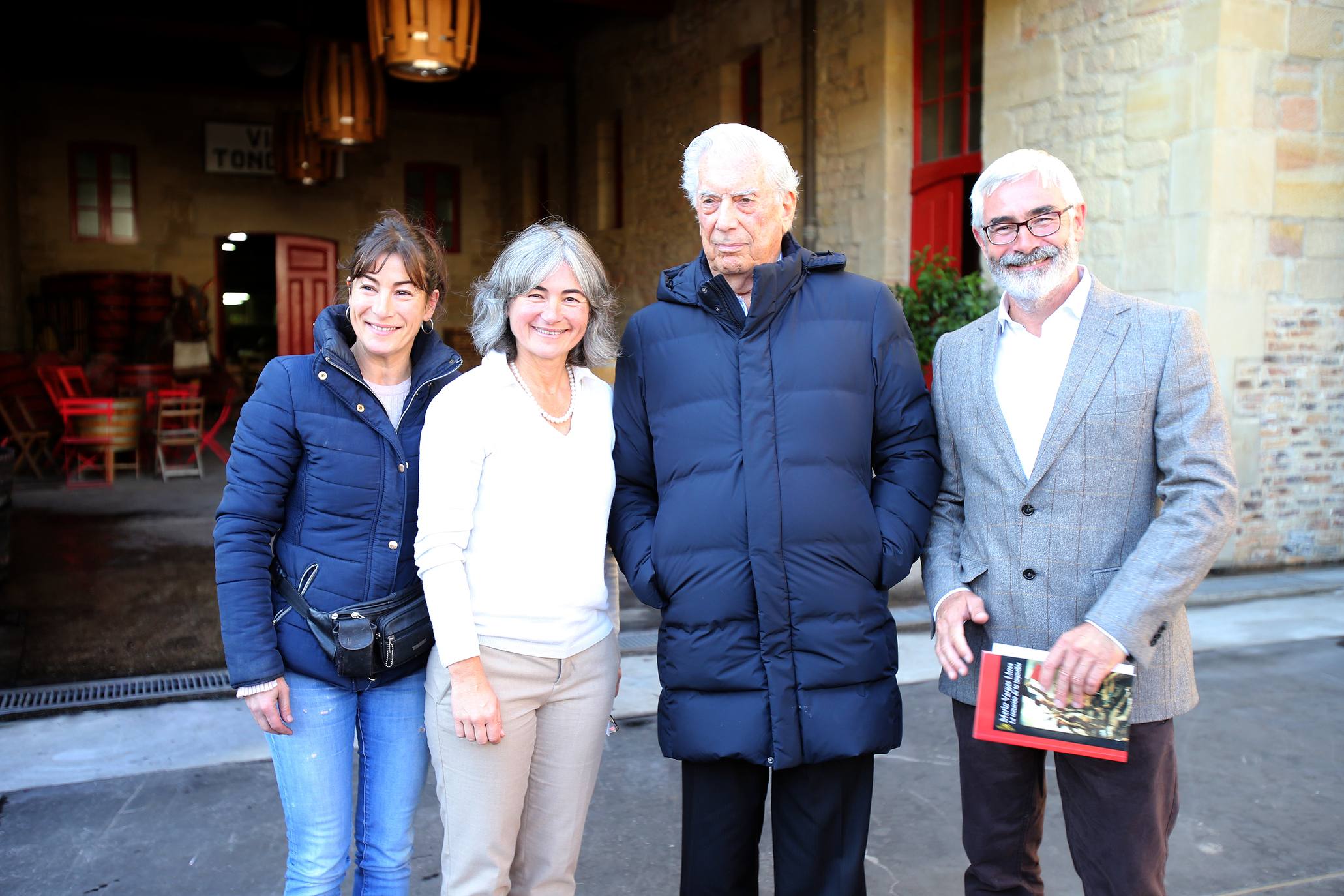 Vargas Llosa acude a Bodegas López de Heredia en su visita a La Rioja para Futuro en Español