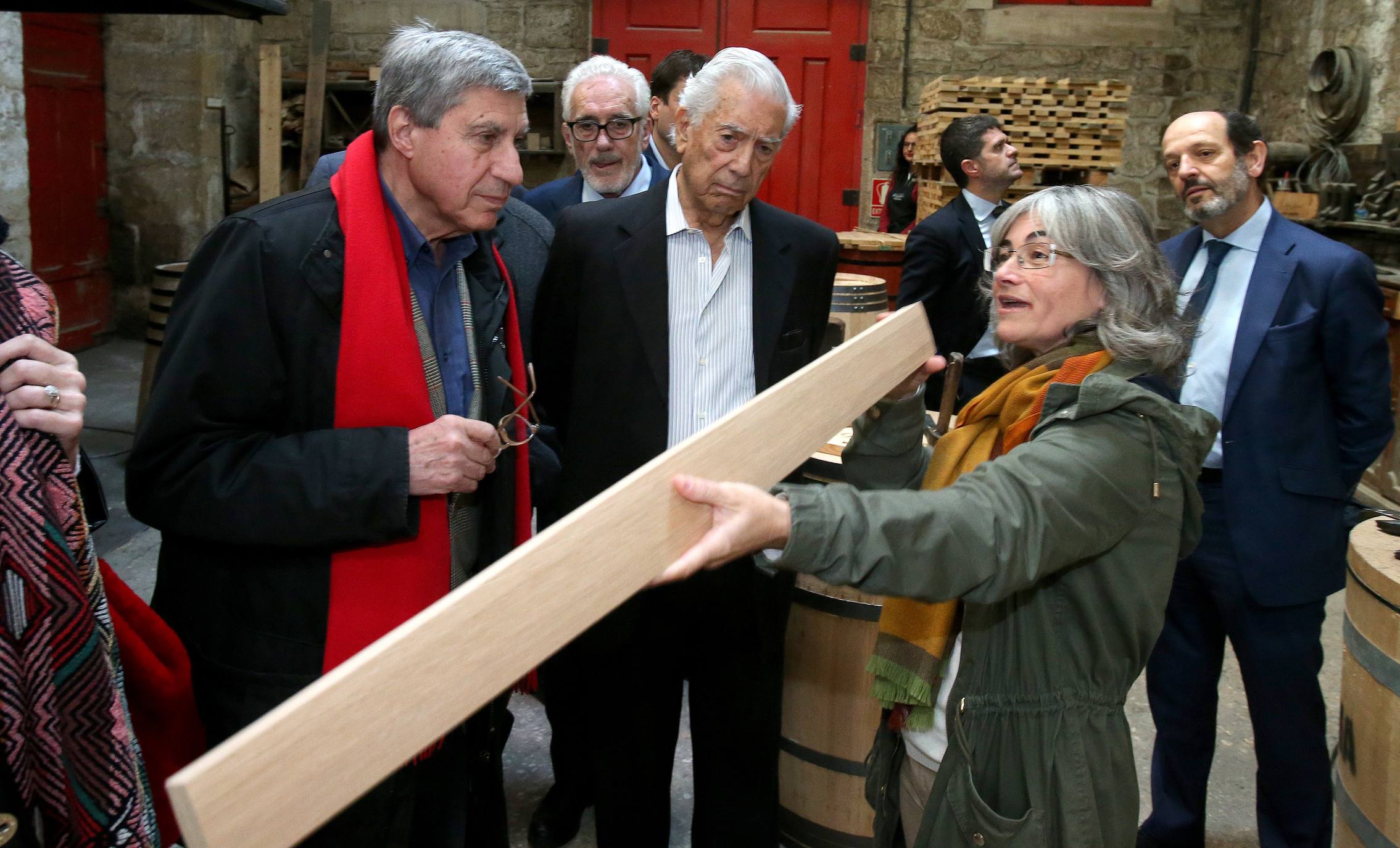 Vargas Llosa acude a Bodegas López de Heredia en su visita a La Rioja para Futuro en Español