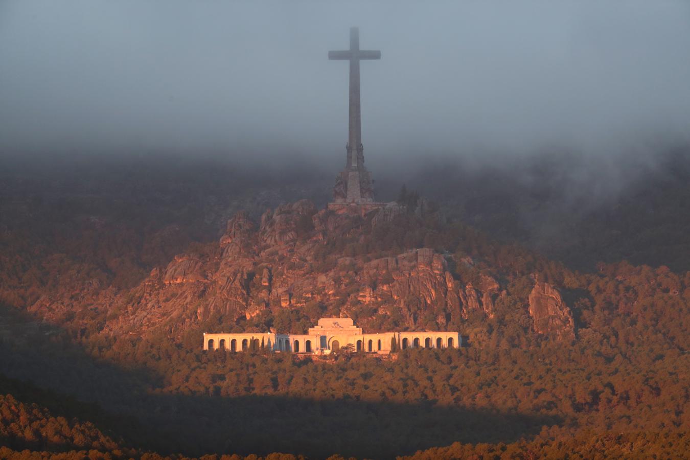 Amanece en el Valle de los Caídos.