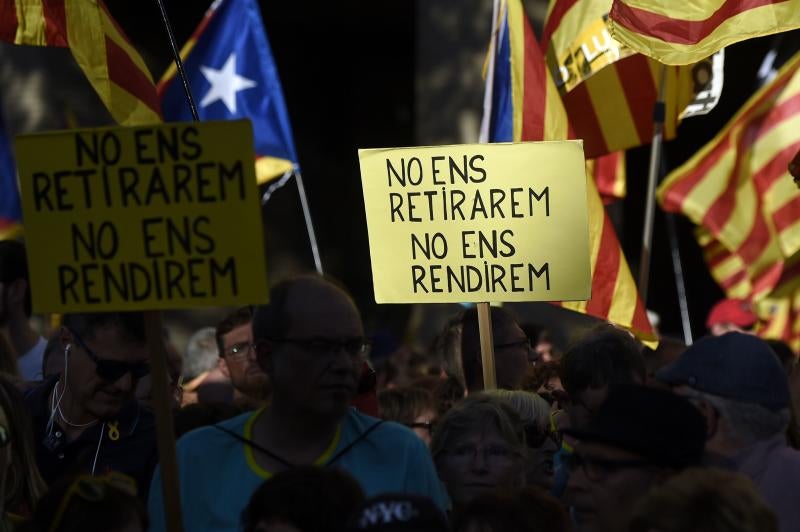 Miles de personas se concentran en Barcelona para protestar por la sentencia del 'procés'.