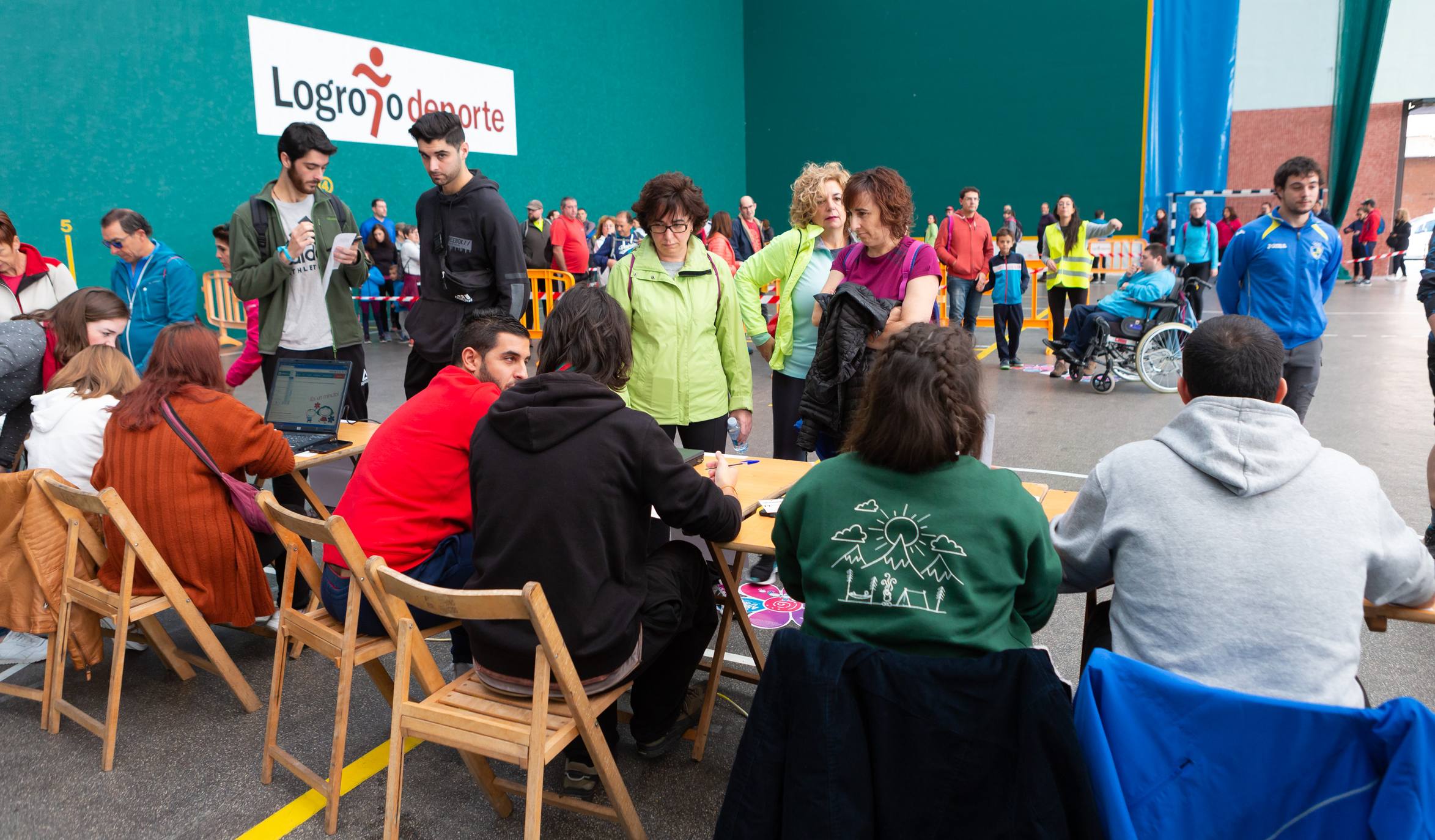 Los marchosos tienen que completar un recorrido llano de 19 kilómetros, desde la capital riojana hacia Villamediana de Iregua, Alberite y Lardero