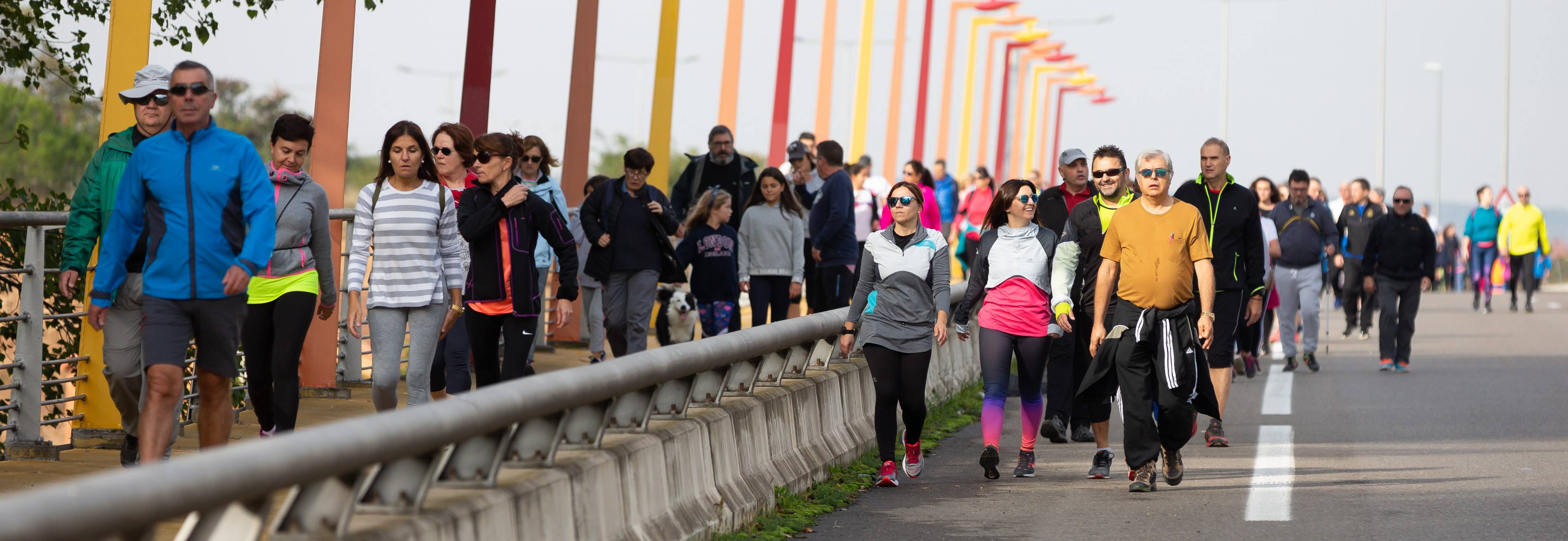 Los marchosos tienen que completar un recorrido llano de 19 kilómetros, desde la capital riojana hacia Villamediana de Iregua, Alberite y Lardero