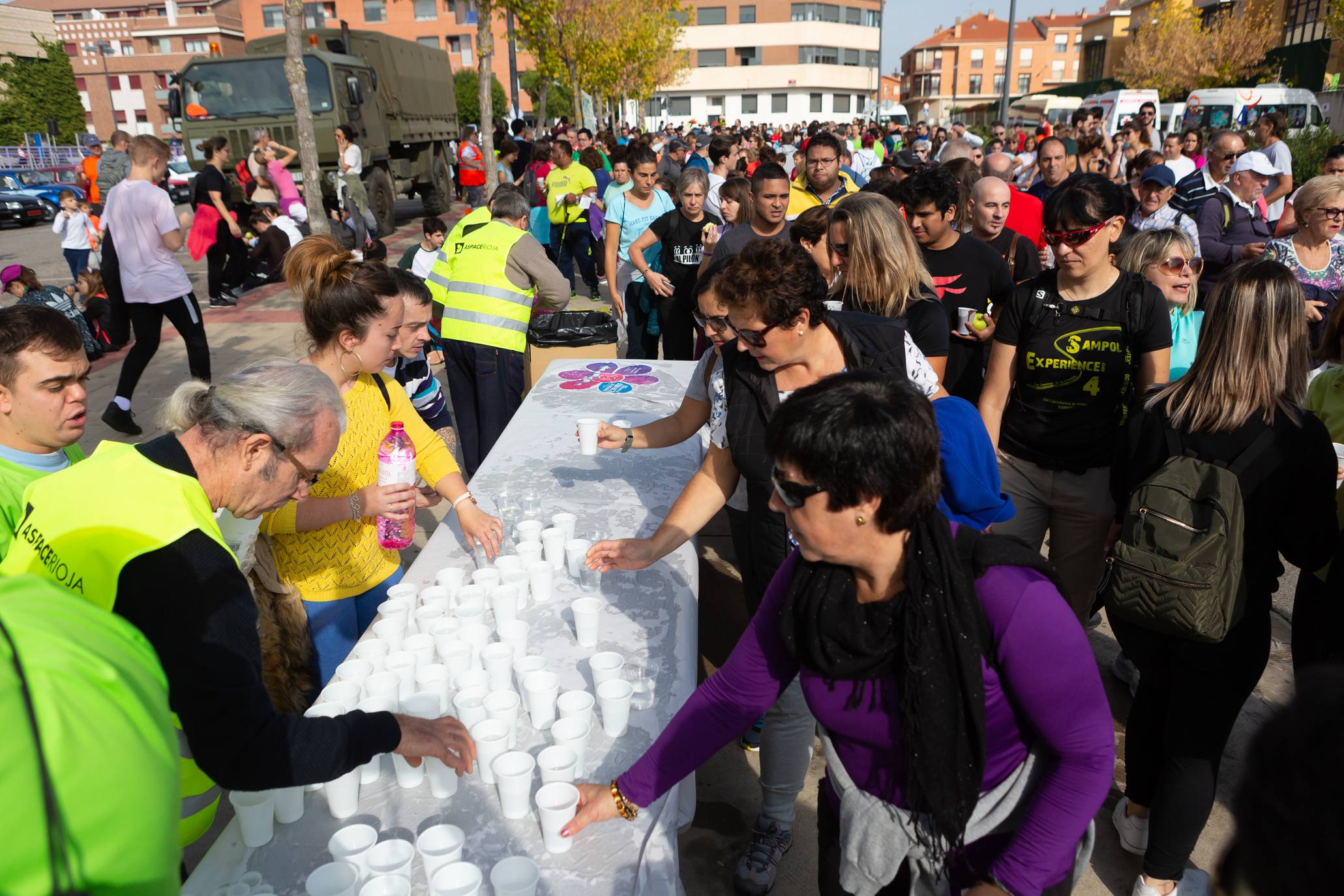 Los marchosos tienen que completar un recorrido llano de 19 kilómetros, desde la capital riojana hacia Villamediana de Iregua, Alberite y Lardero