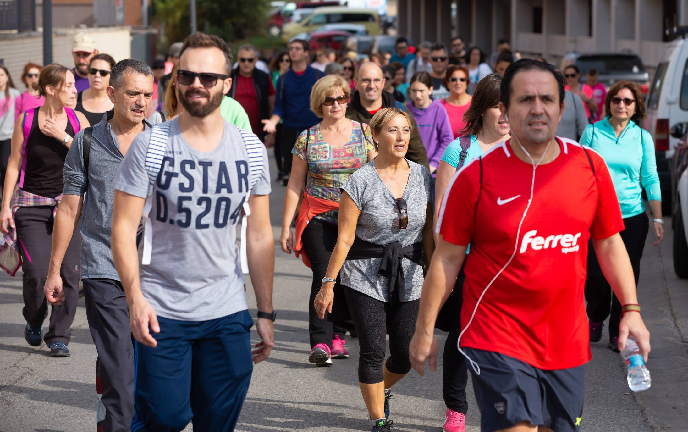 Los marchosos tienen que completar un recorrido llano de 19 kilómetros, desde la capital riojana hacia Villamediana de Iregua, Alberite y Lardero