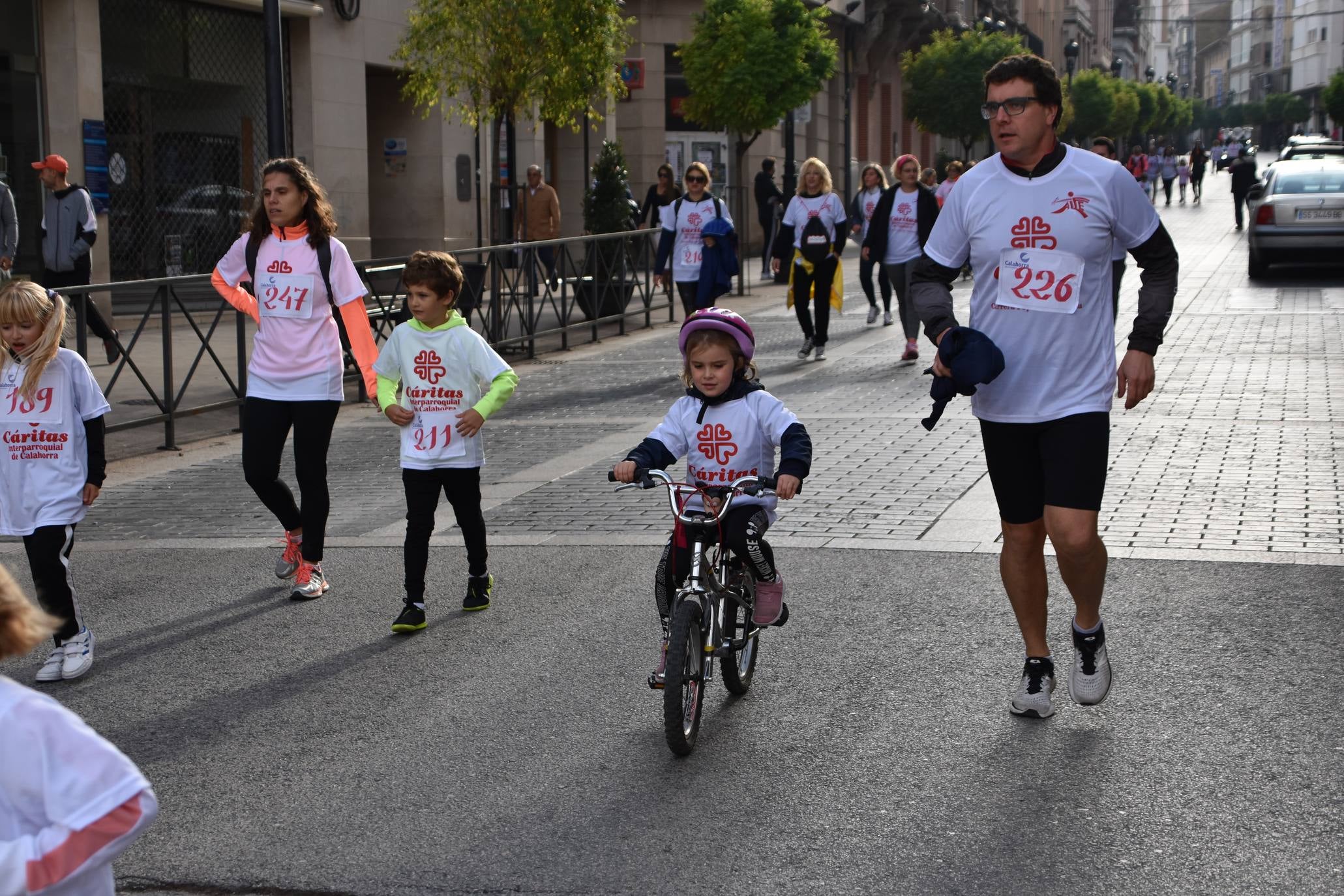 343 personas participaron en la marcha