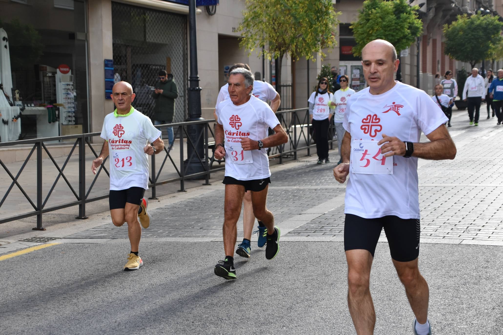 343 personas participaron en la marcha