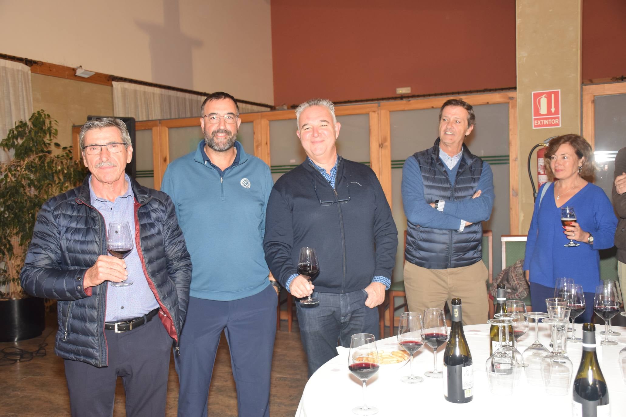 Los jugadores disfrutaron de la cata de dos vinos de Bodegas Carlos Moro antes de la entrega de premios.