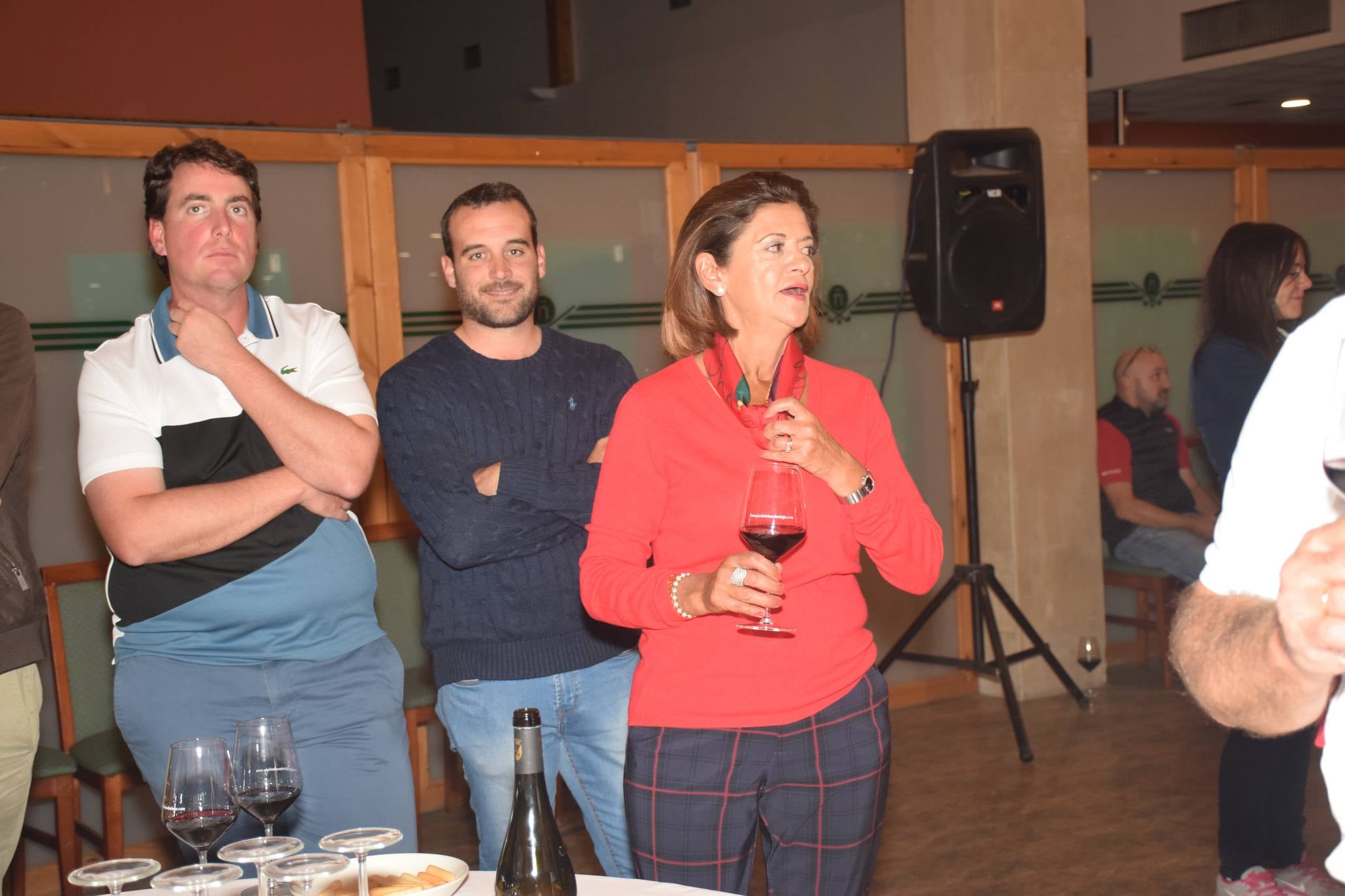 Los jugadores disfrutaron de la cata de dos vinos de Bodegas Carlos Moro antes de la entrega de premios.