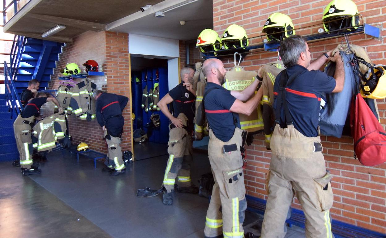 Imagen de archivo de varios bomberos de Logroño. 