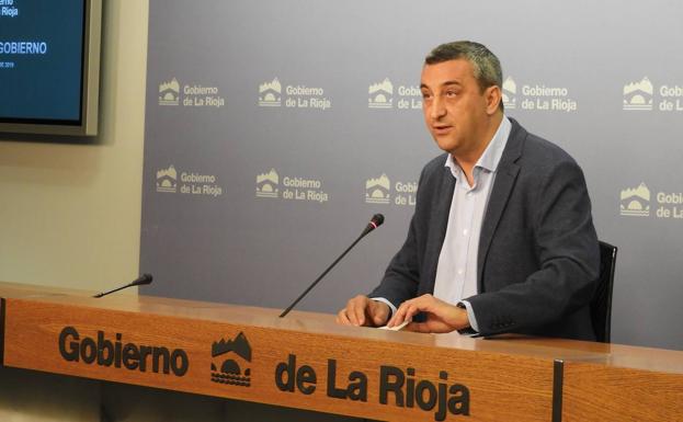 El portavoz del Consejo de Gobierno de La Rioja, Chus del Río, este martes tras la reunión