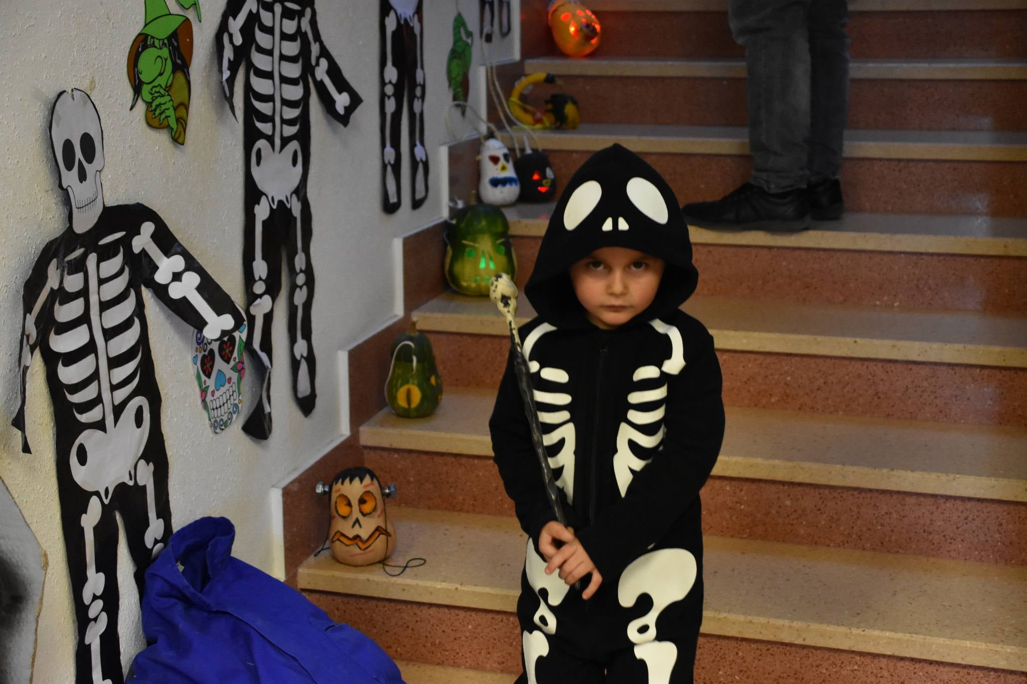 En el marco del día de Todos los Santos, o día de los difuntos, la localidad se vistió de esqueletos, decorando las calles con calaveras, calabazas y, sobre todo, mucha diversión