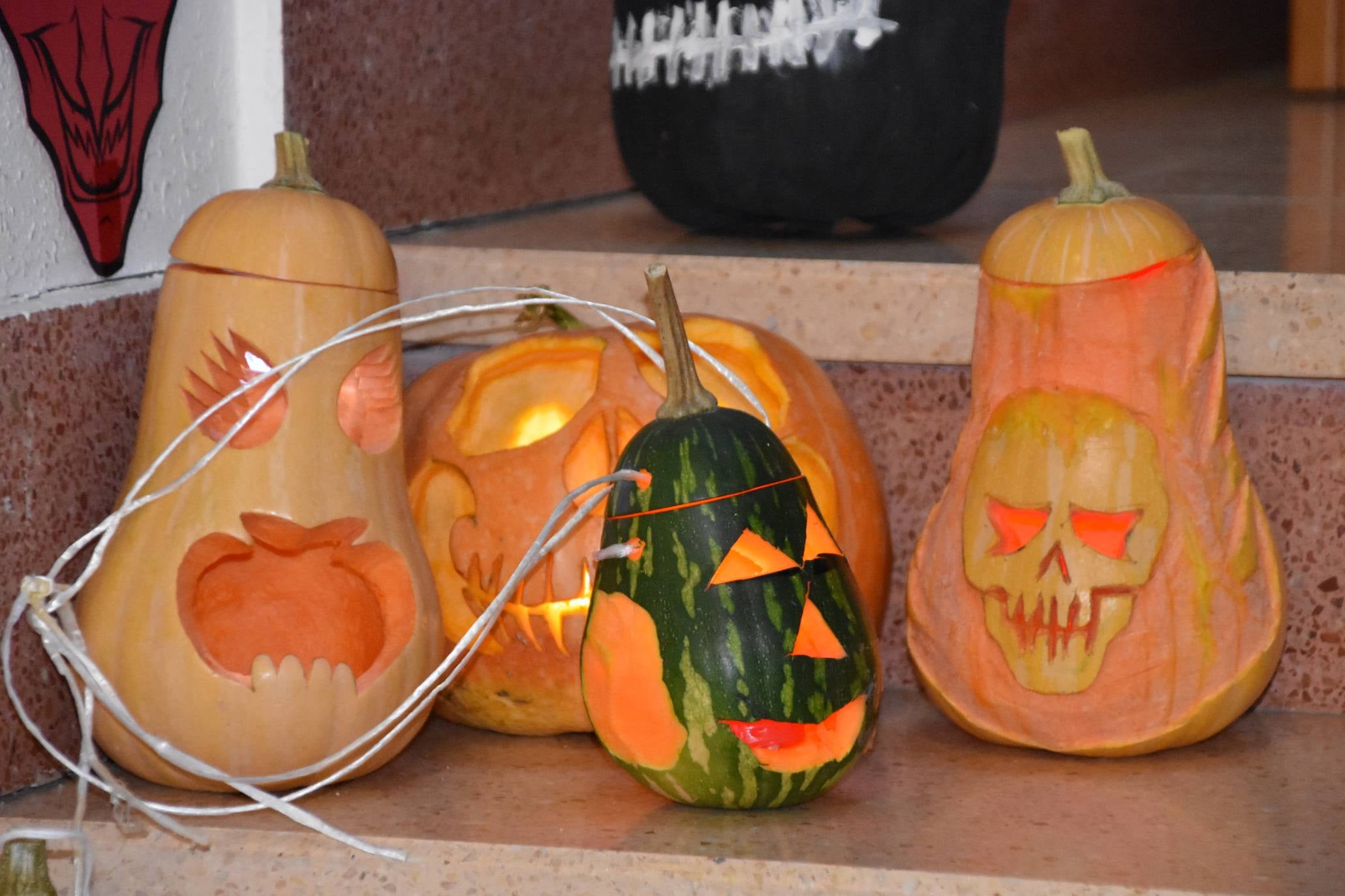 En el marco del día de Todos los Santos, o día de los difuntos, la localidad se vistió de esqueletos, decorando las calles con calaveras, calabazas y, sobre todo, mucha diversión