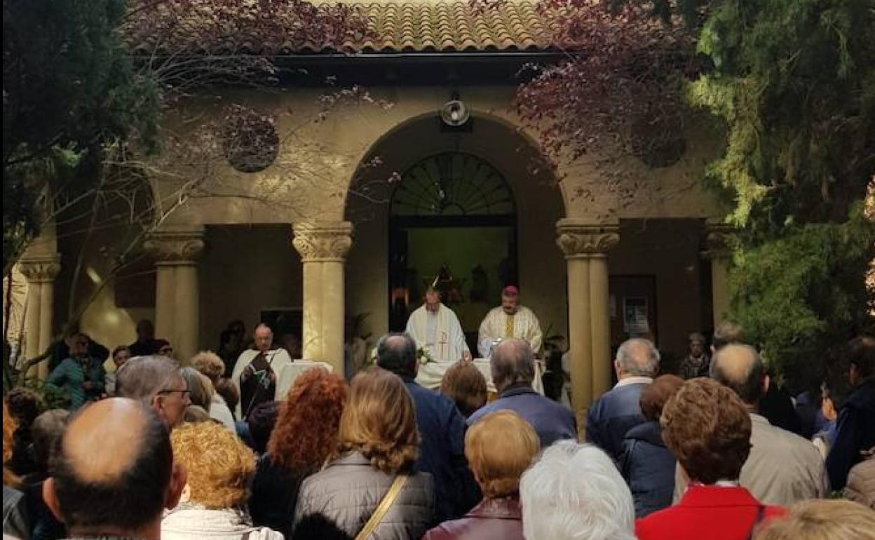 Imagen de la misa que se ha celebrado este viernes en el cementerio de Logroño