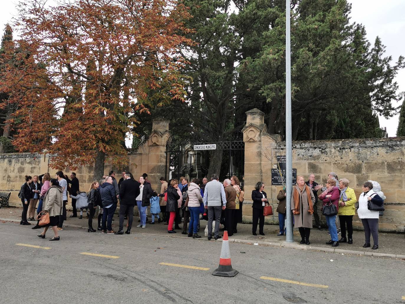 Fotos: Los cementerios riojanos se llenan de visitantes