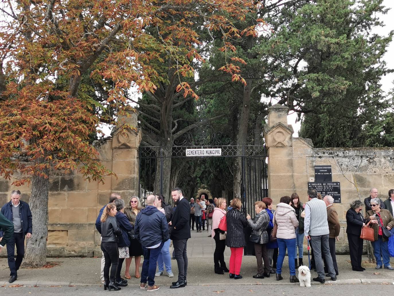 Fotos: Los cementerios riojanos se llenan de visitantes