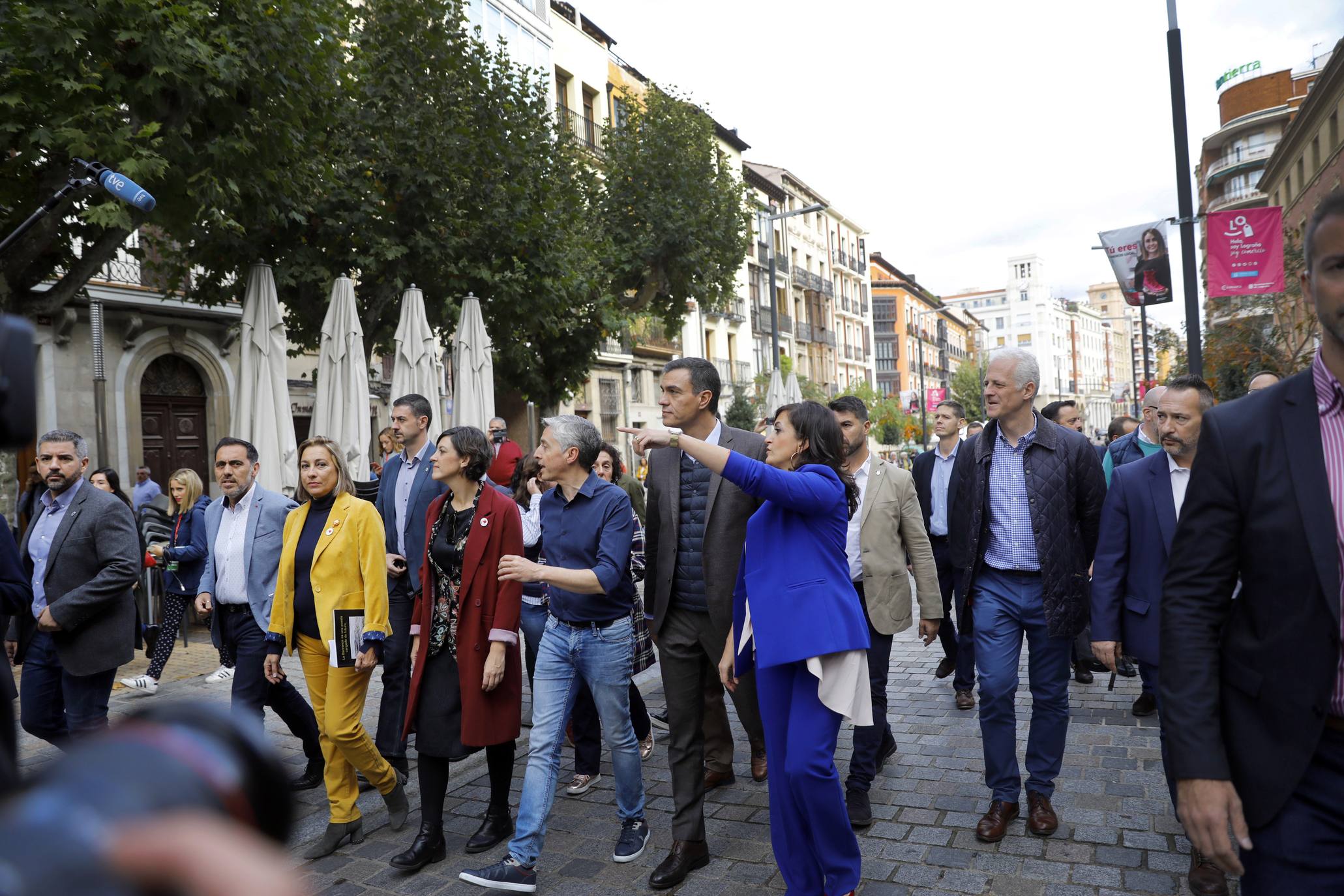 Sánchez ha paseado por el centro de la capital riojana.