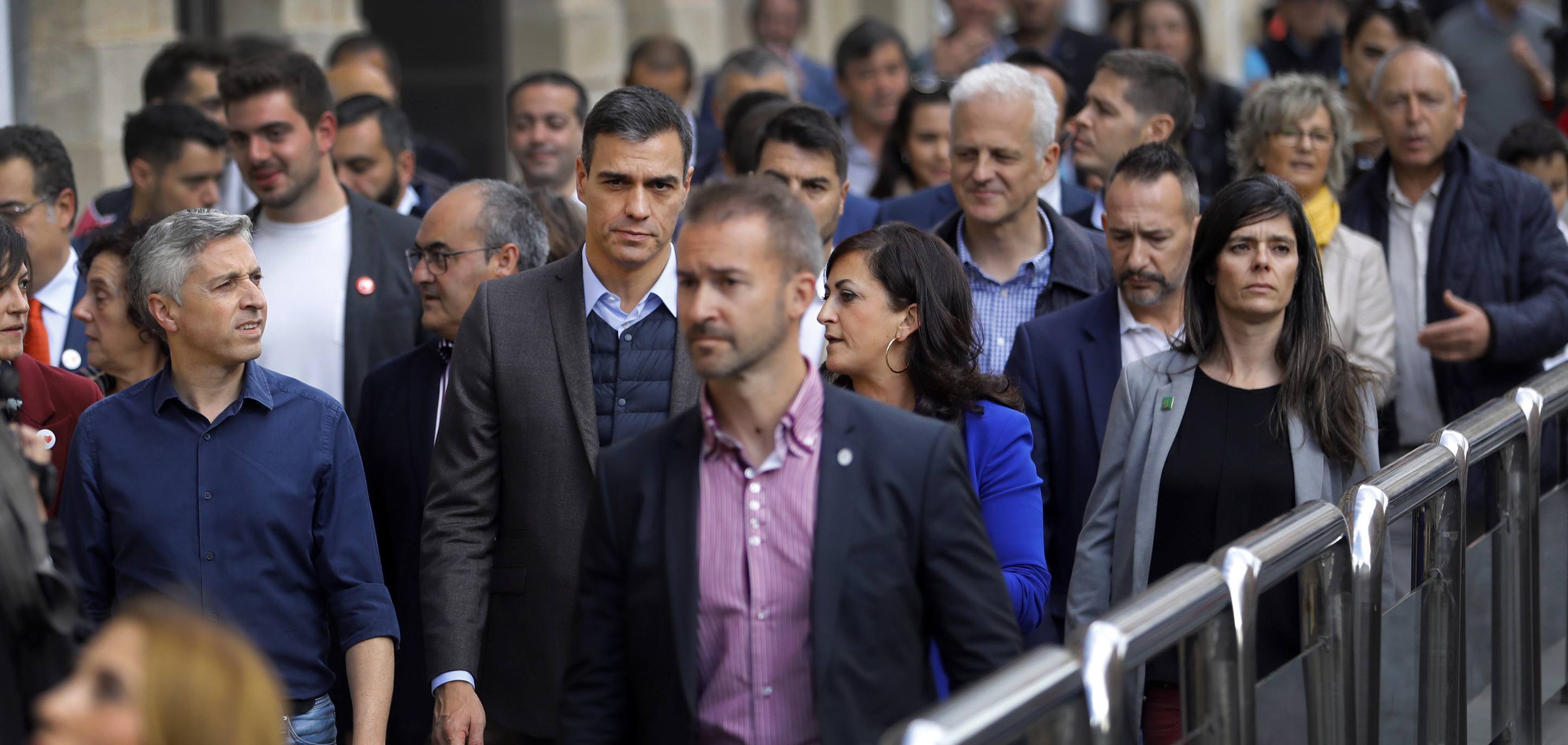 Sánchez ha paseado por el centro de la capital riojana.