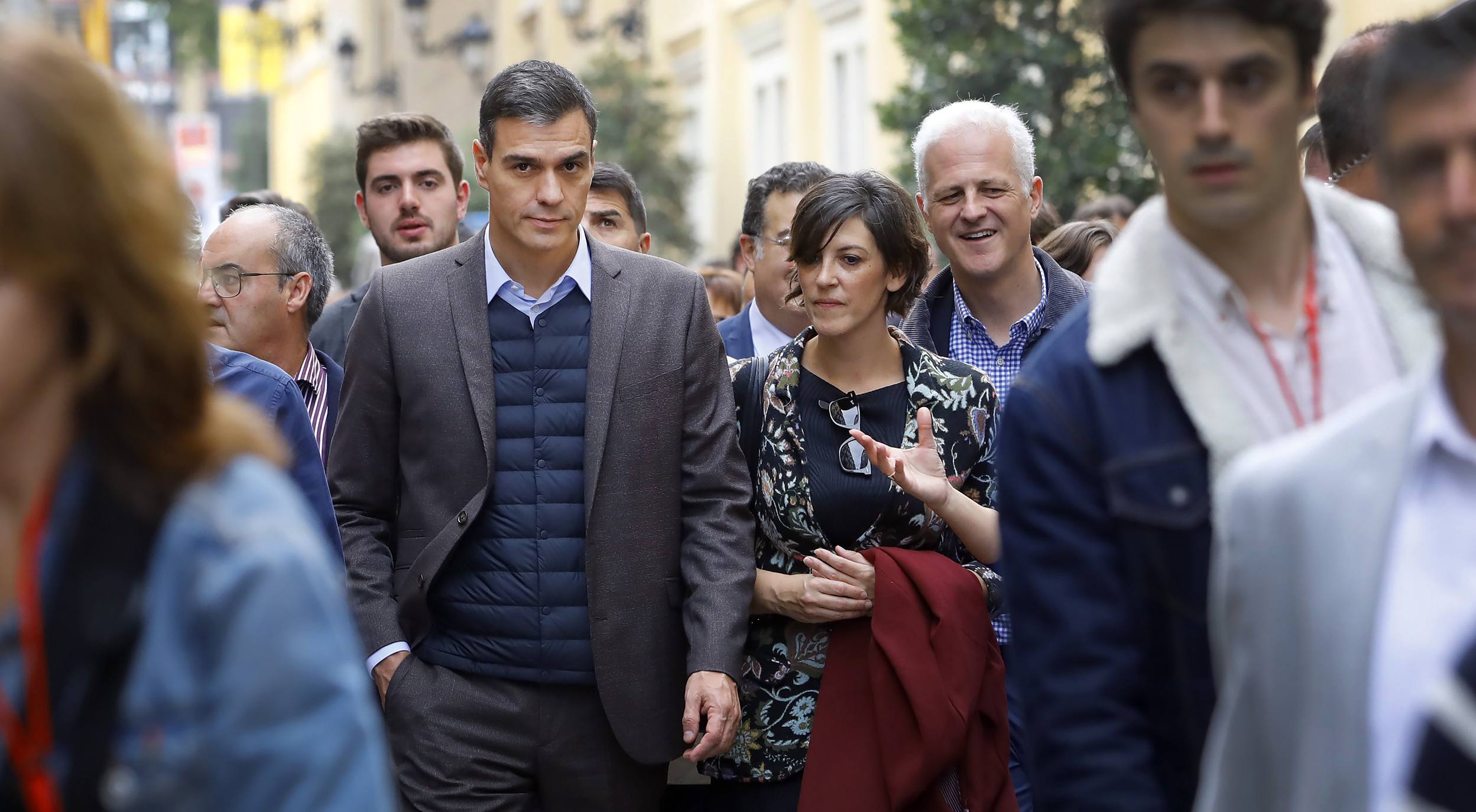 Sánchez ha paseado por el centro de la capital riojana.