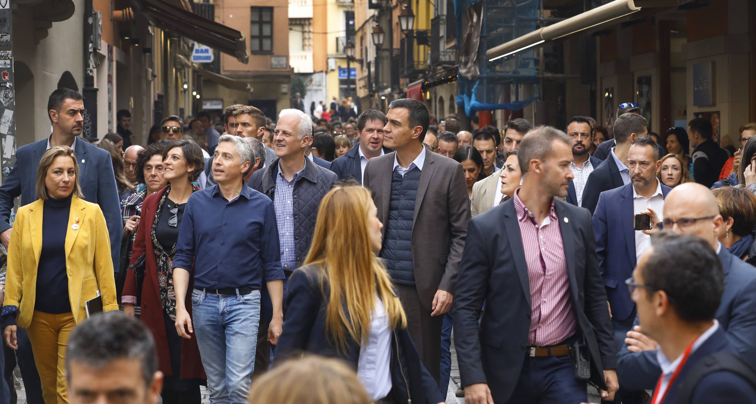 Sánchez ha paseado por el centro de la capital riojana.