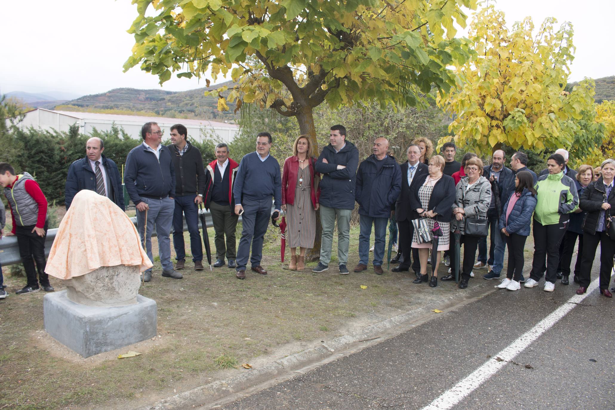 La localidad ha salido a la calle a pesar de la lluvia para celebrar el aniversario