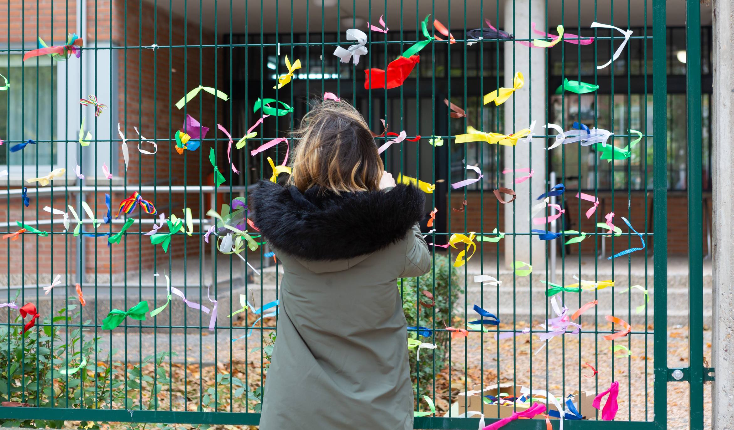 Fotos: El CEIP Vicente Ochoa se llena de lazos