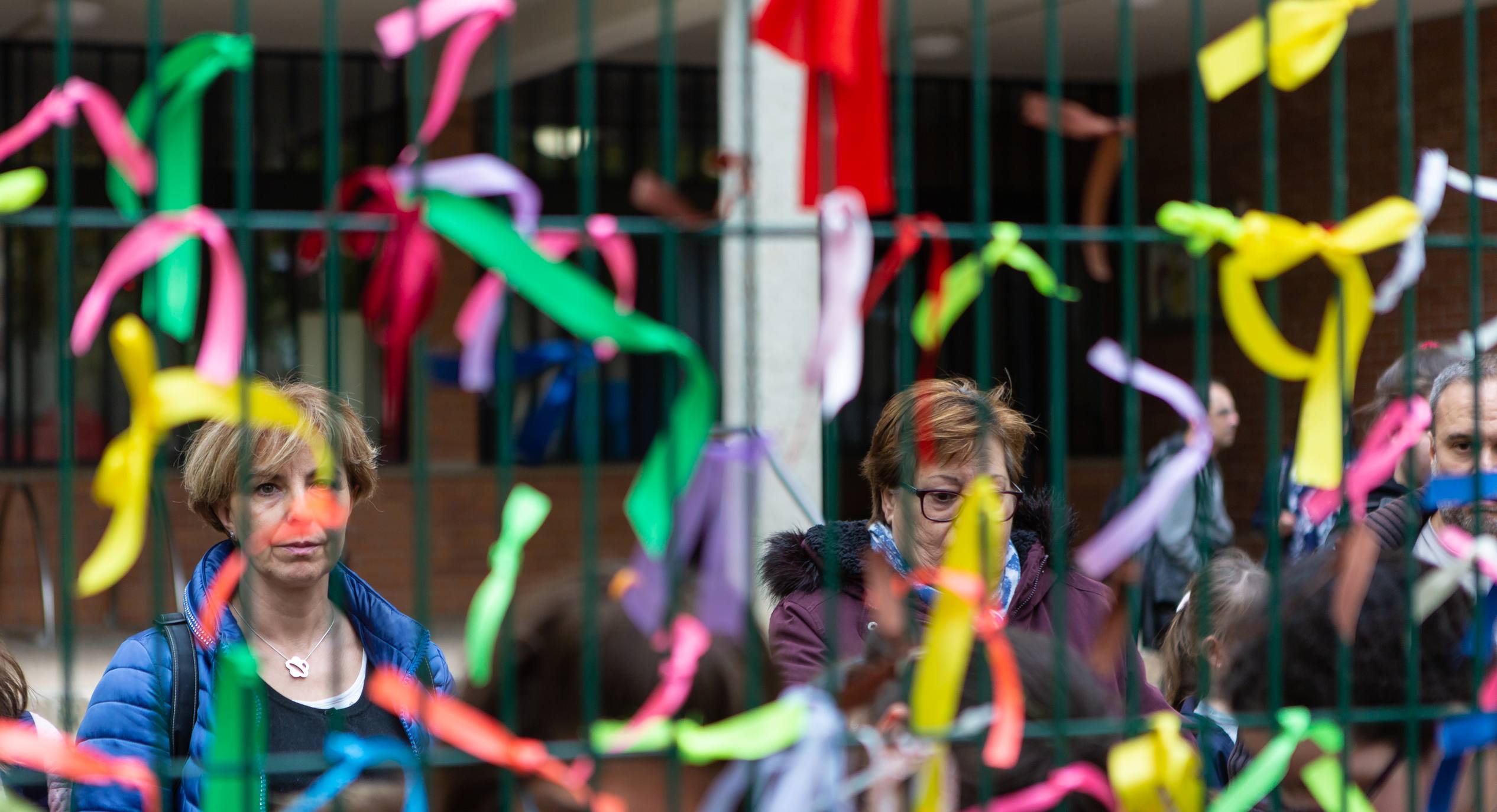 Fotos: El CEIP Vicente Ochoa se llena de lazos