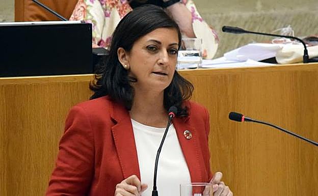 Concha Andreu durante un Pleno en el Parlamento riojano
