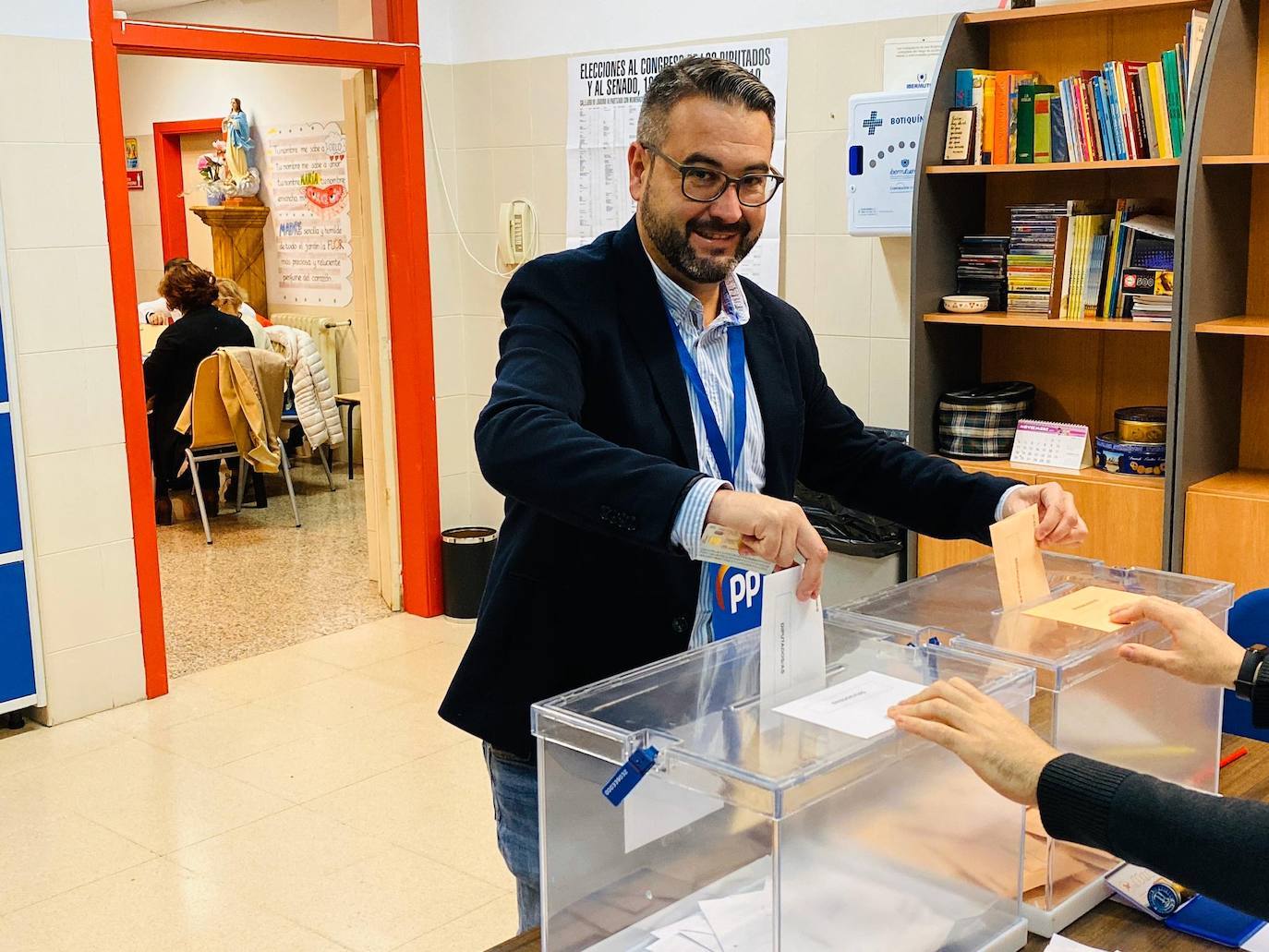 Fotos: Los candidatos riojanos votan