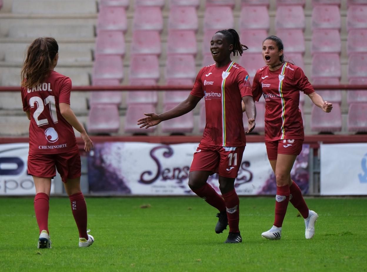 Carol, Banda e Isadora celebran un gol esta temporada. :: F.D.