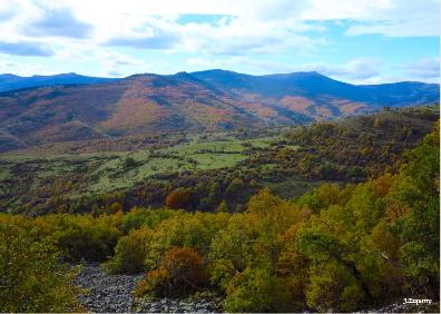 Imagen secundaria 1 - Estela romana de Villoslada y vistas desde el cerro de San Cristóbal hacia Cebollera y Peña Negra 