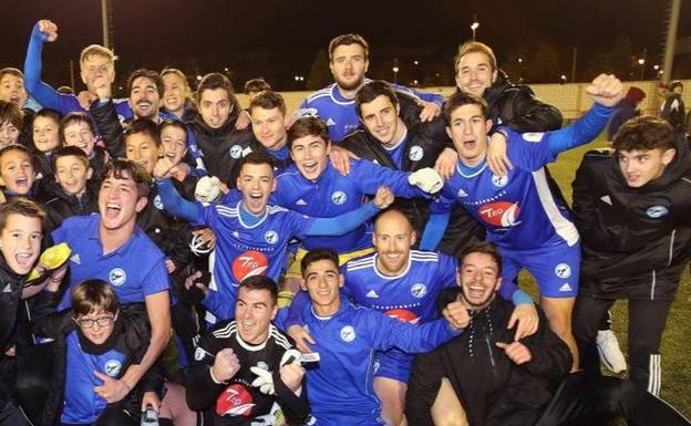 Un momento de la celebración del comillas tras ganar su partido de la Copa del Rey.