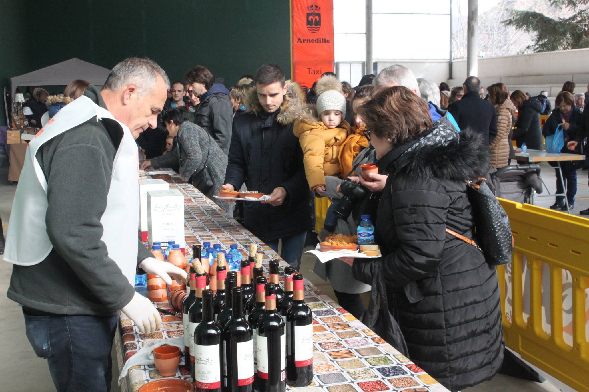 Cientos de personas se han acercado a la localidad riojabajeña. 
