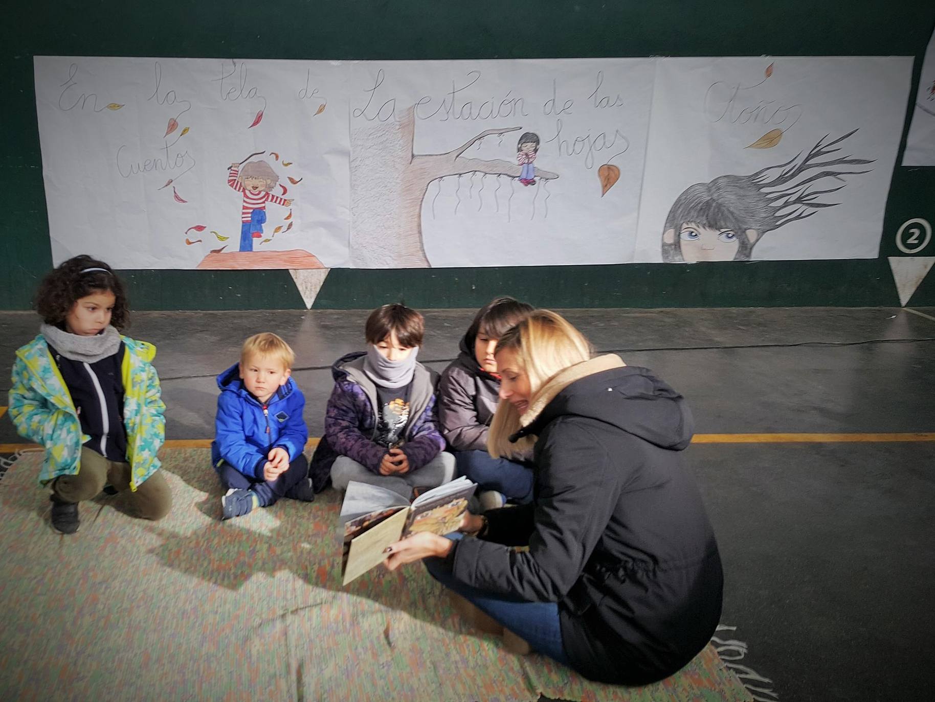 Tela de Cuentos: la jornada sobre libros infantiles y juveniles que se celebró ayer en el municipio y reunió a familias y amigos en un domingo lúdico y especial