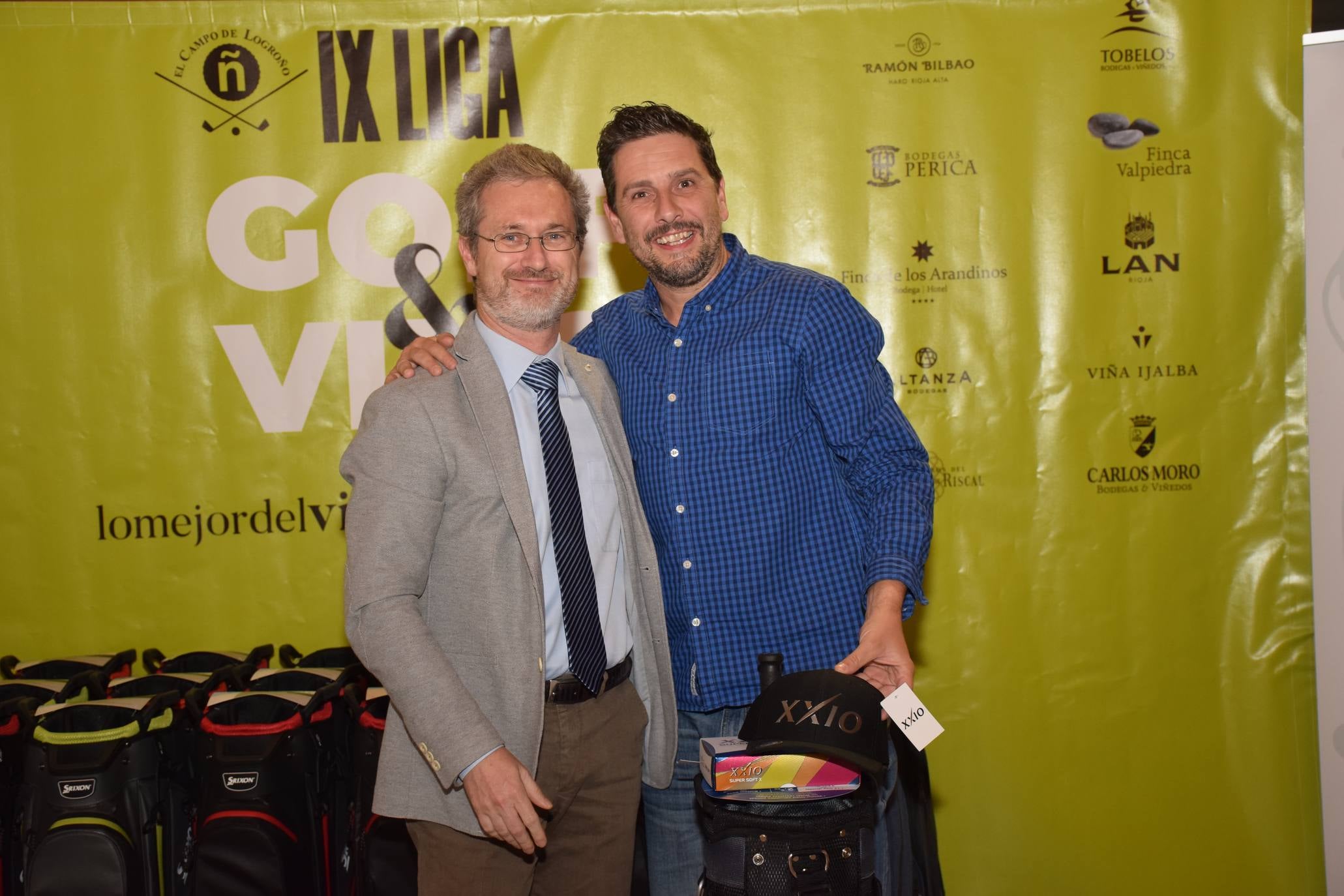 Entrega de premios a los ganadores de la Liga de Golf y Vino. 