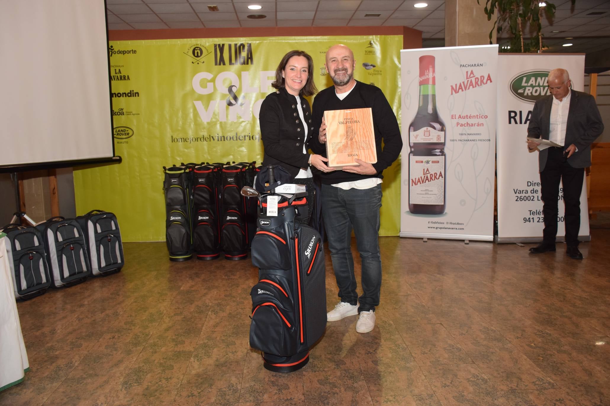 Entrega de premios a los ganadores de la Liga de Golf y Vino. 