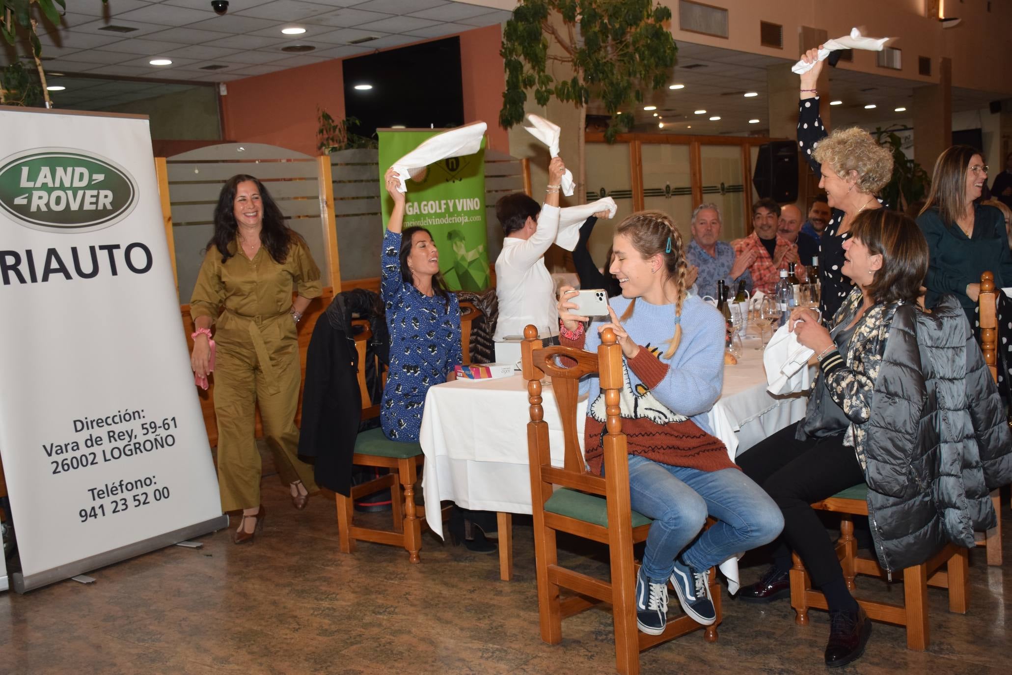 Entrega de premios a los ganadores de la Liga de Golf y Vino. 