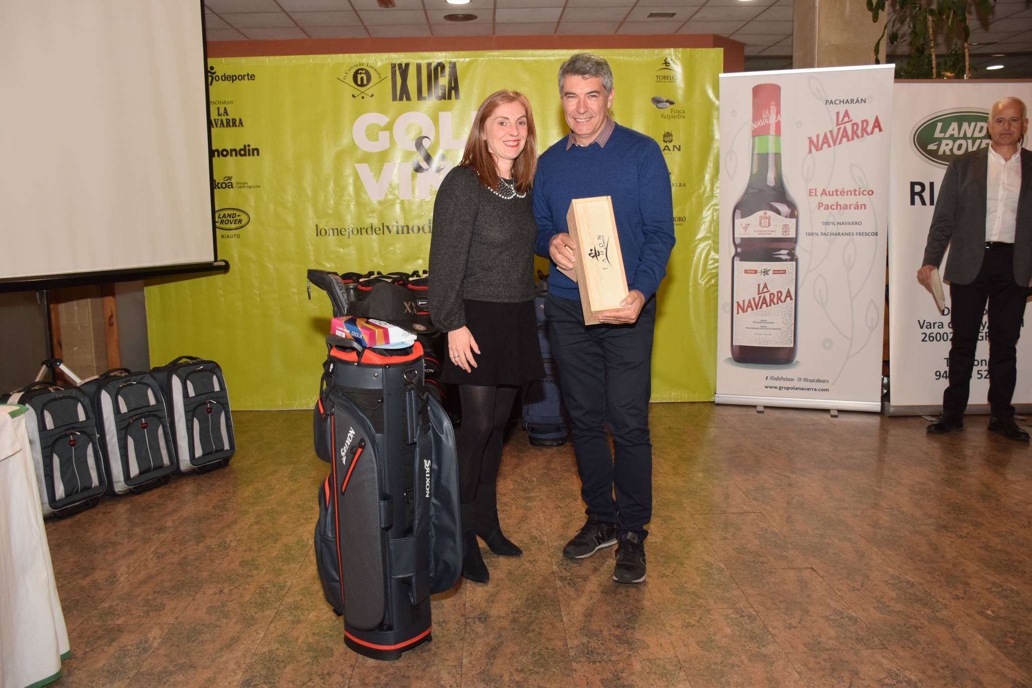 Entrega de premios a los ganadores de la Liga de Golf y Vino. 