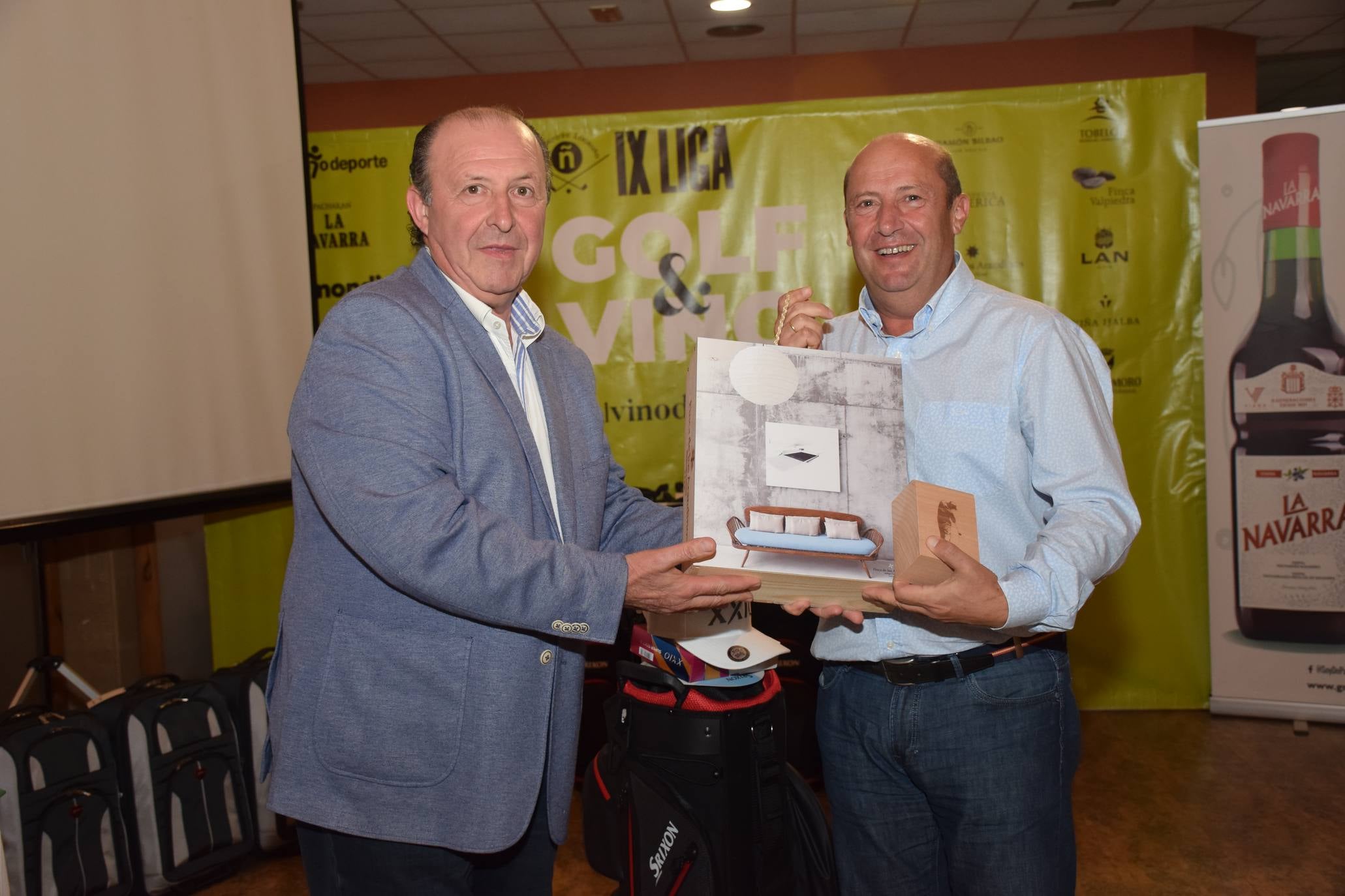 Entrega de premios a los ganadores de la Liga de Golf y Vino. 