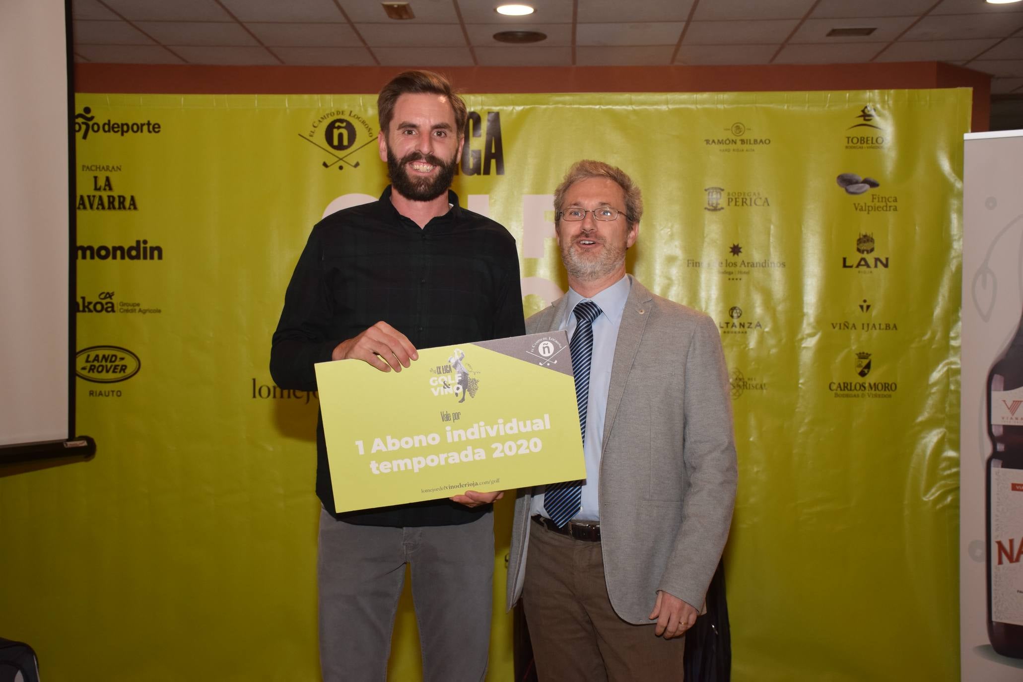 Entrega de premios a los ganadores de la Liga de Golf y Vino. 